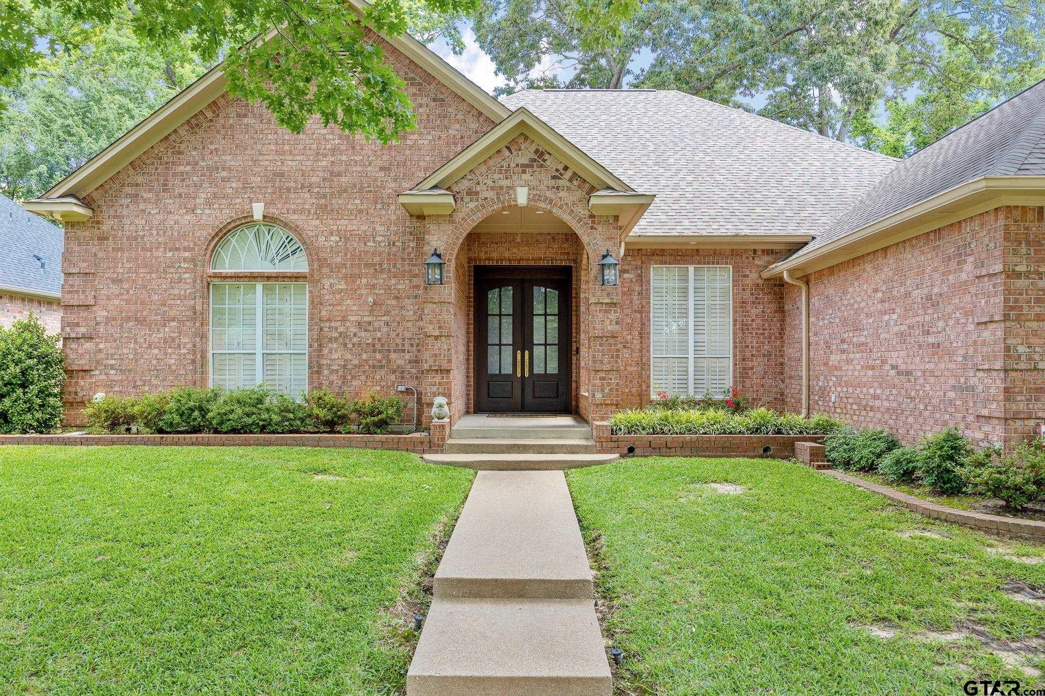 1413 Holly Creek Dr — photo