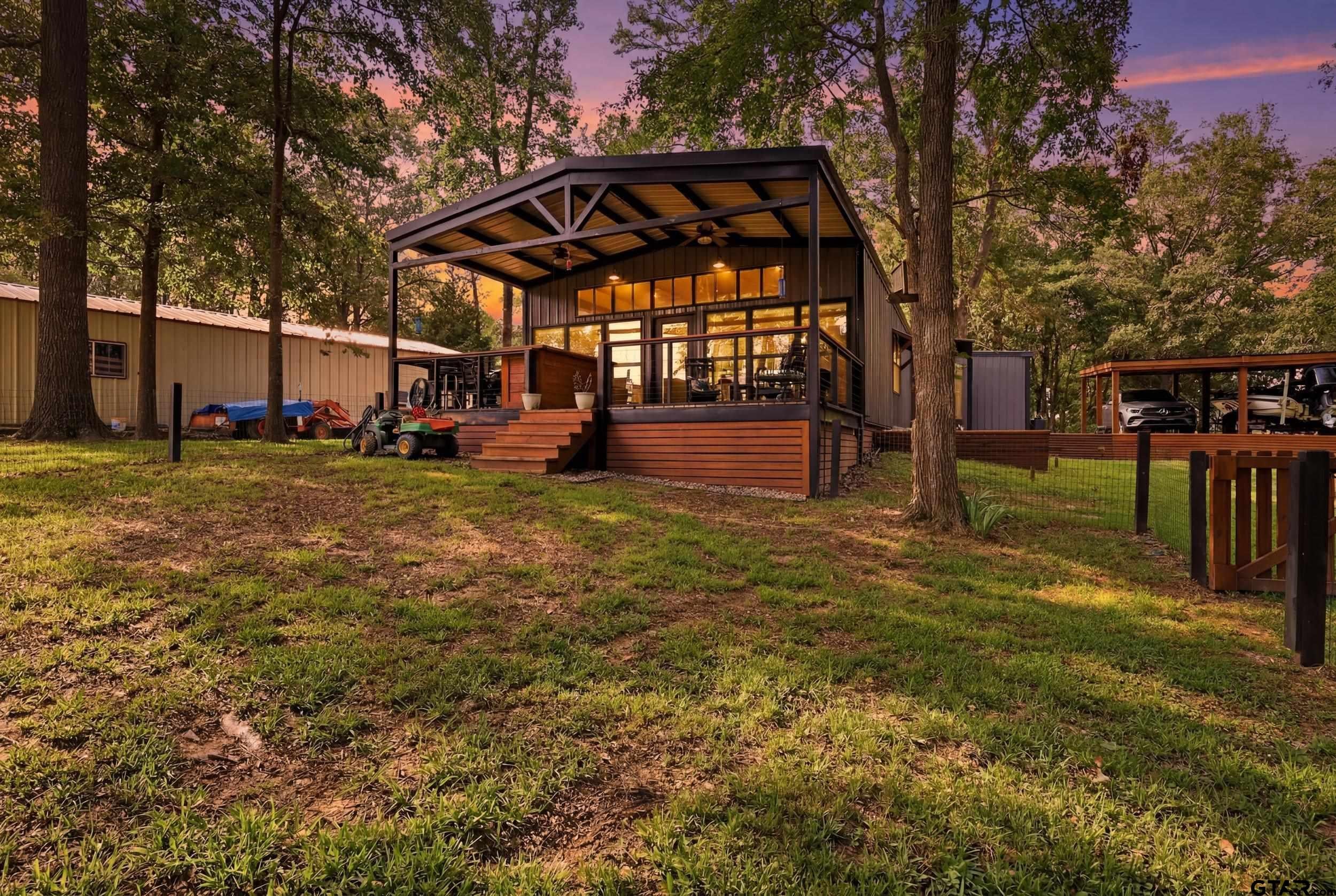 20 Red Oak — photo