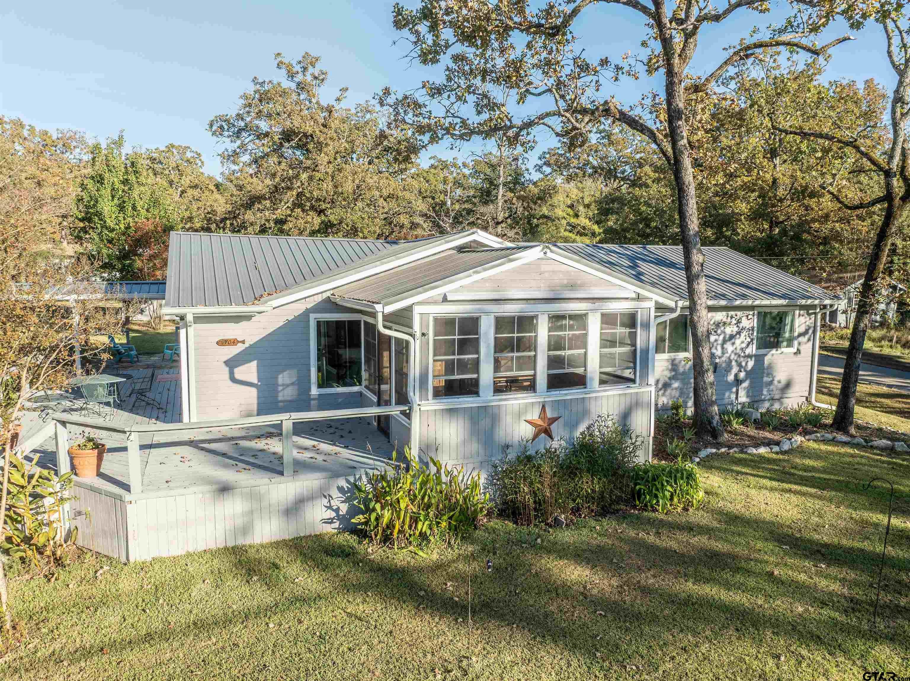 704 Callender Lake Drive — photo