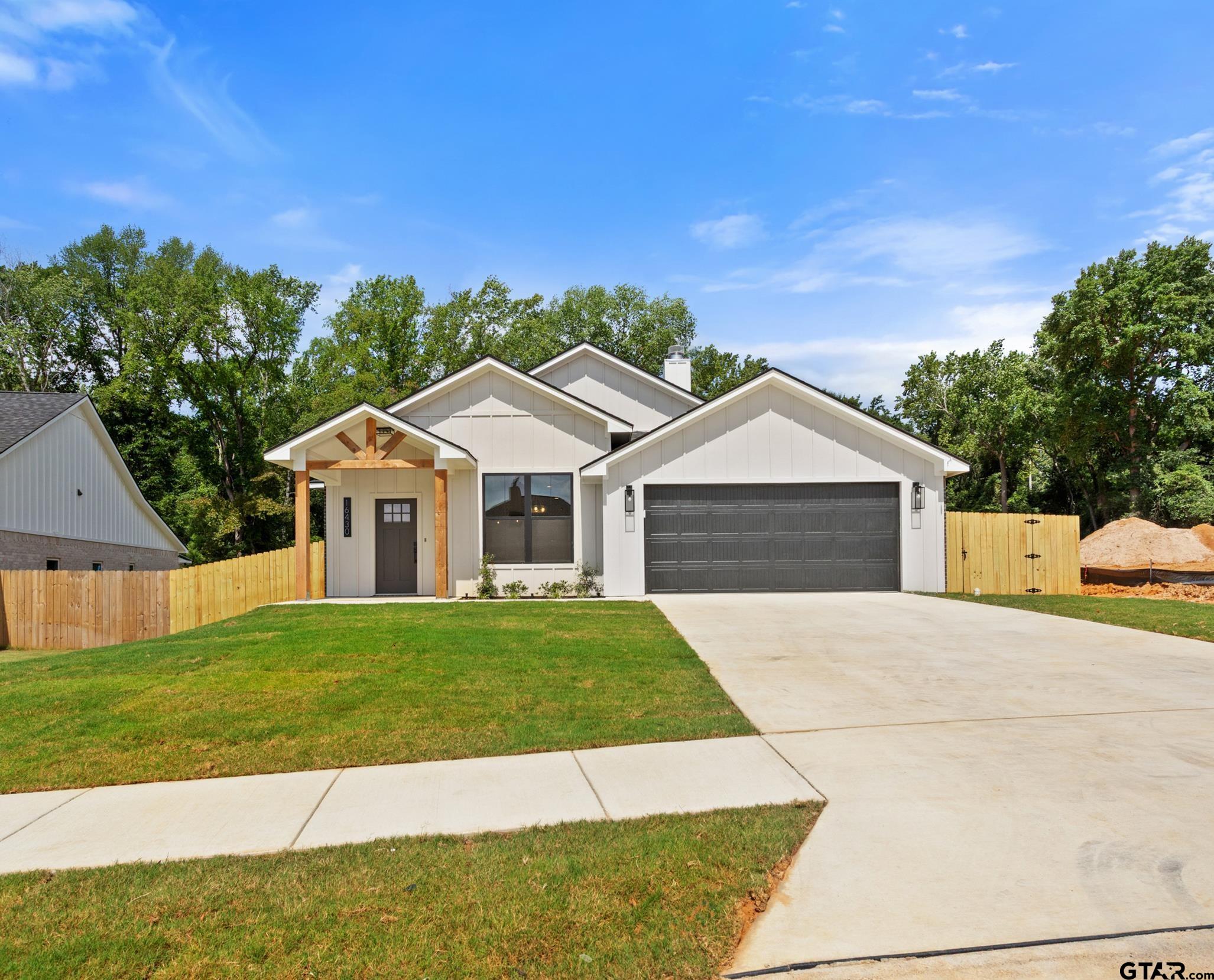 16430 Crossing Circle — photo