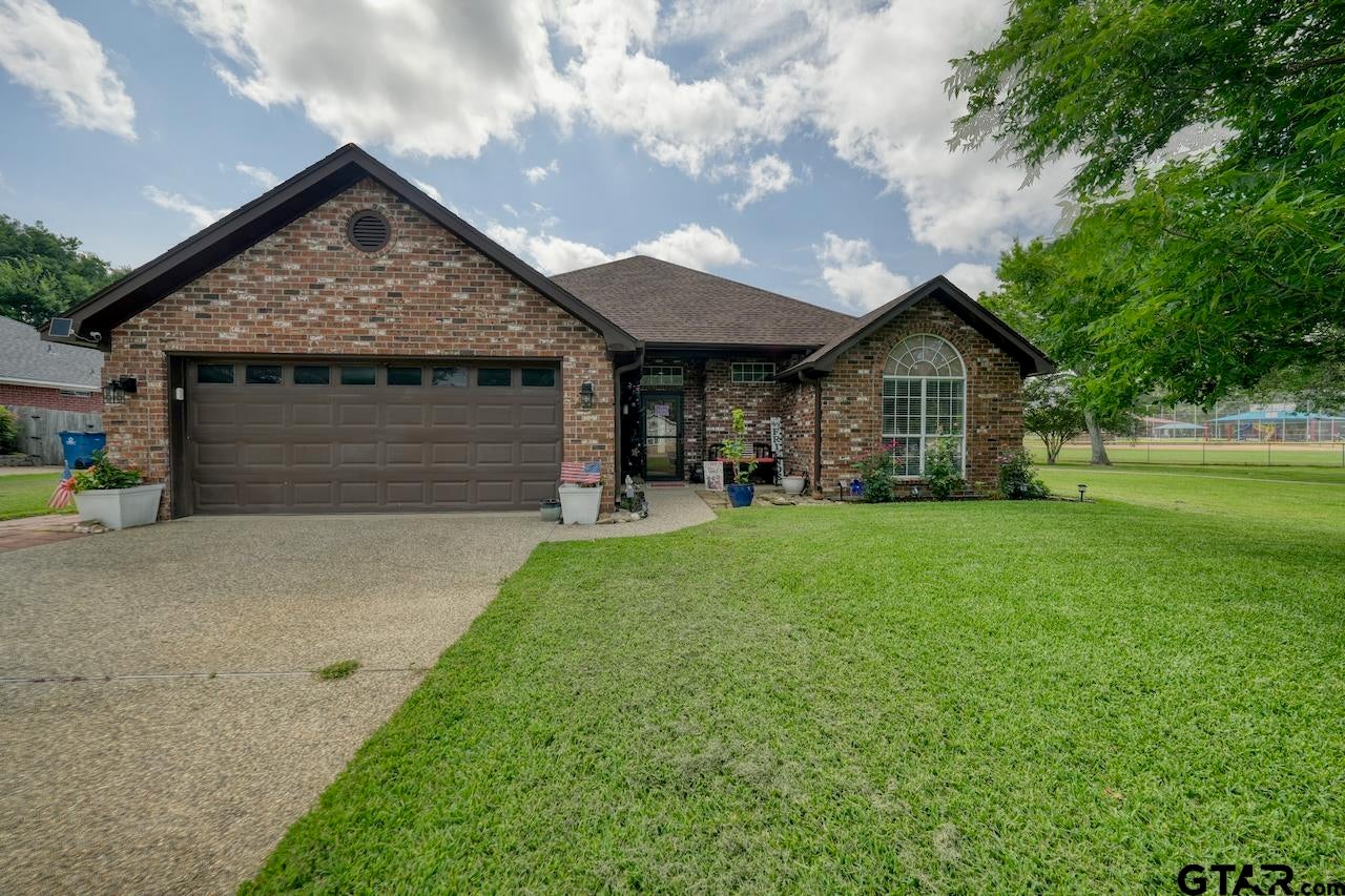 643 Winchester Drive — photo
