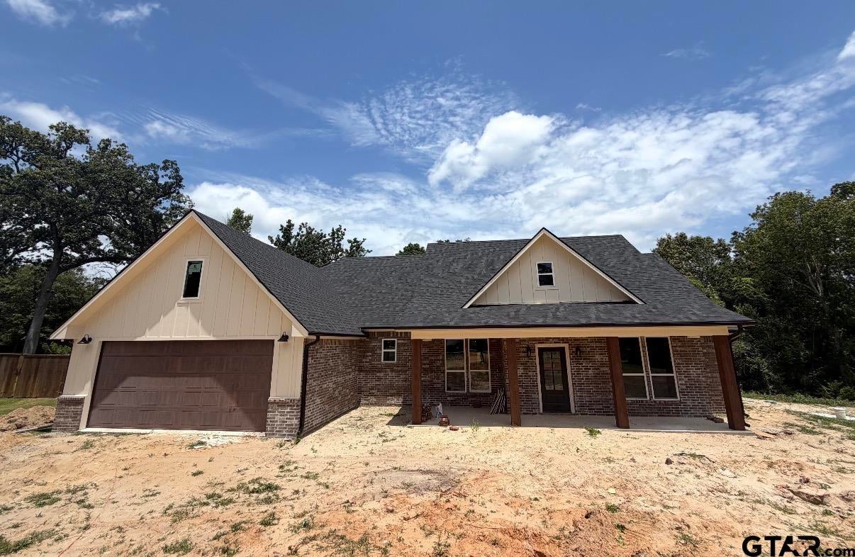 229 CR 2462 — photo