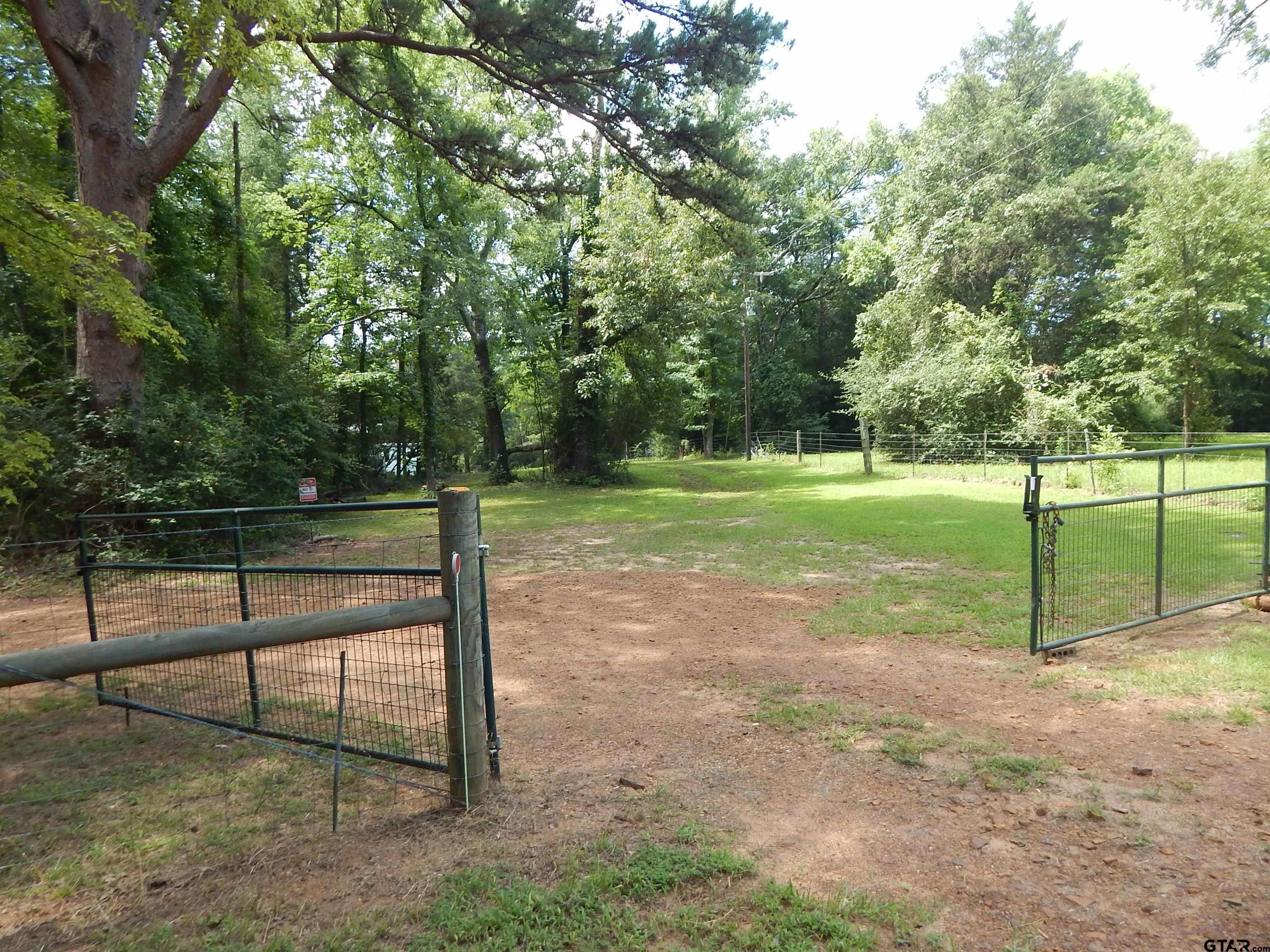 8909 S FM 1795 — photo