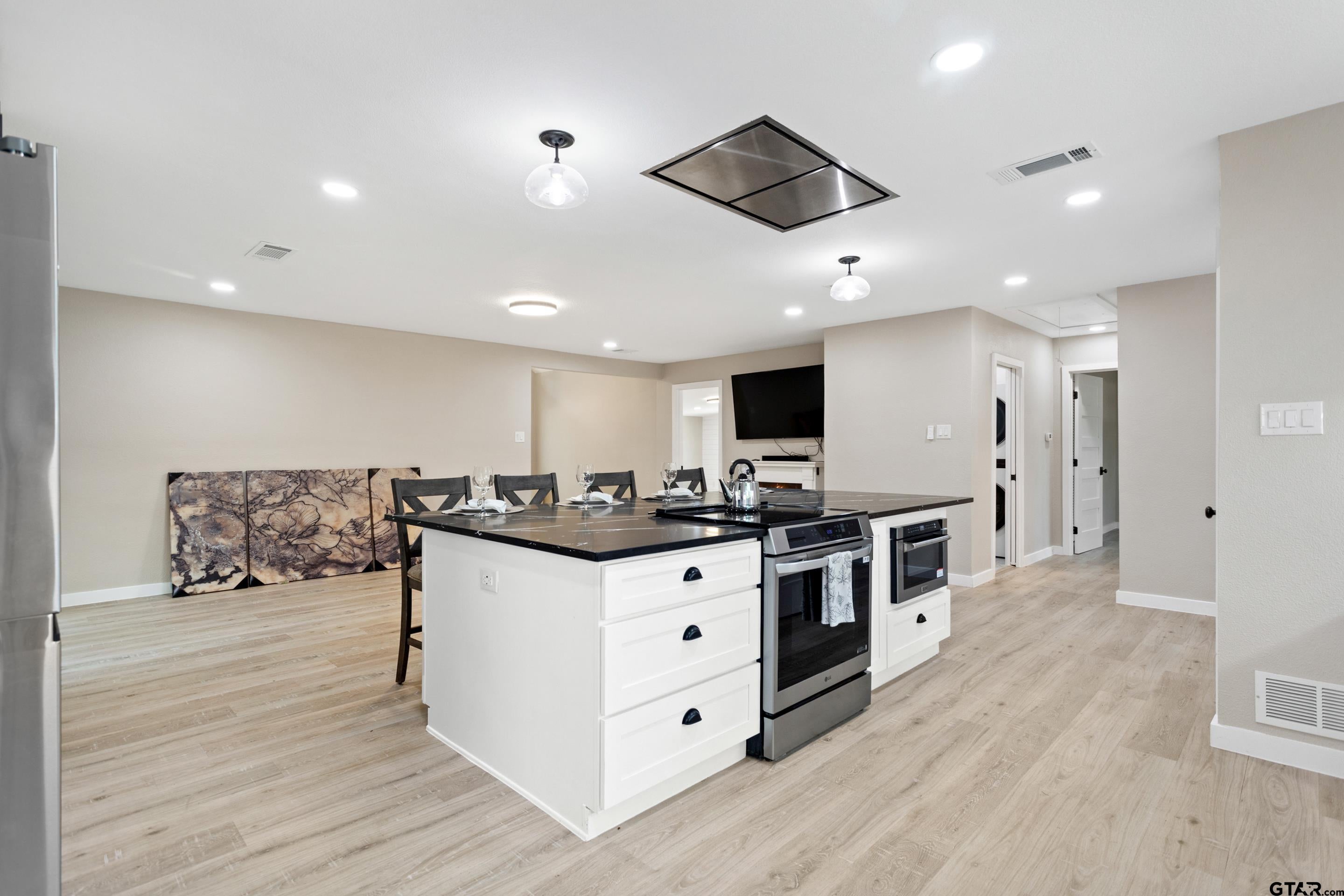 414 E Hideaway Ln — photo