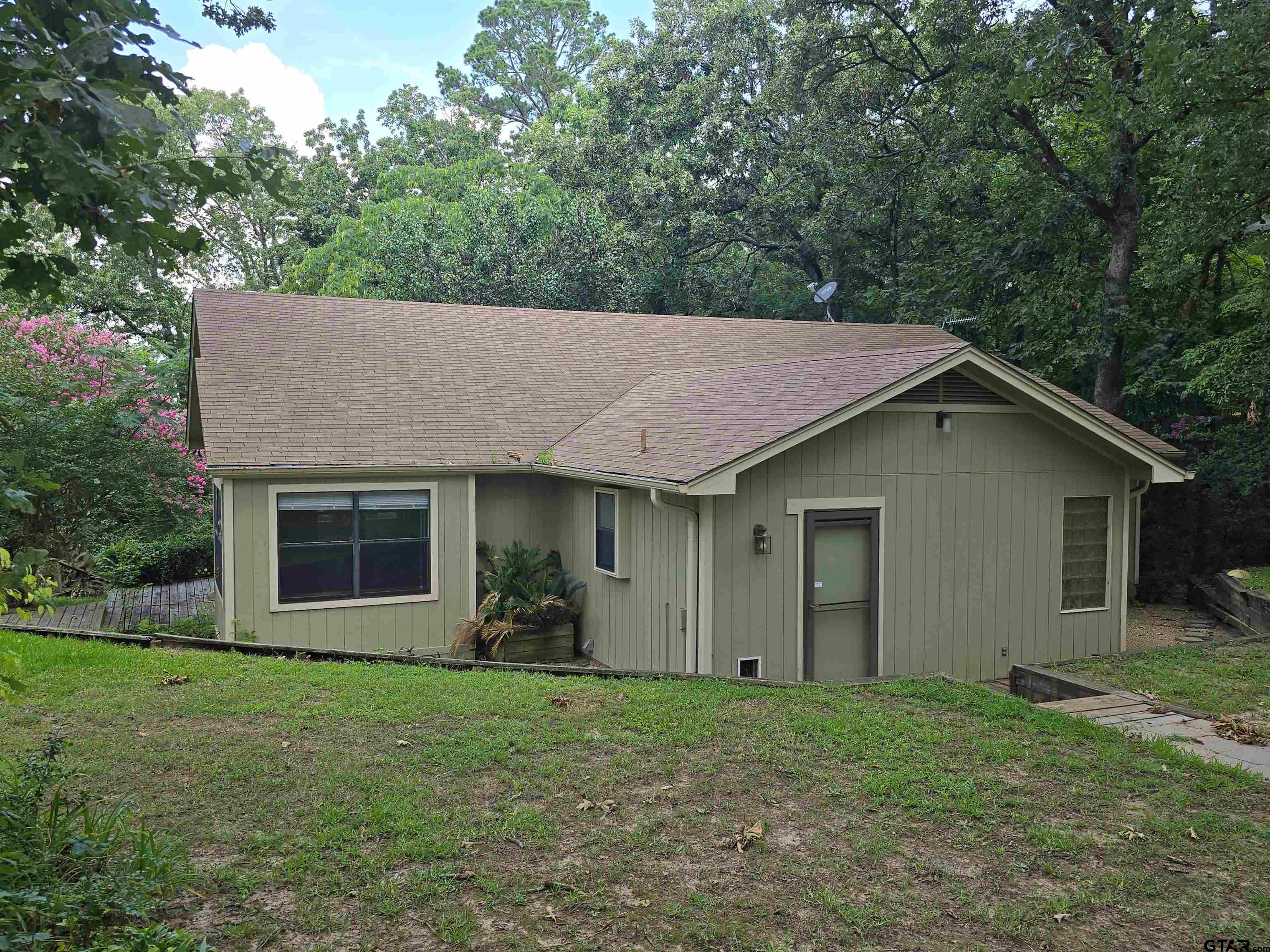 147 CR 2608 — photo