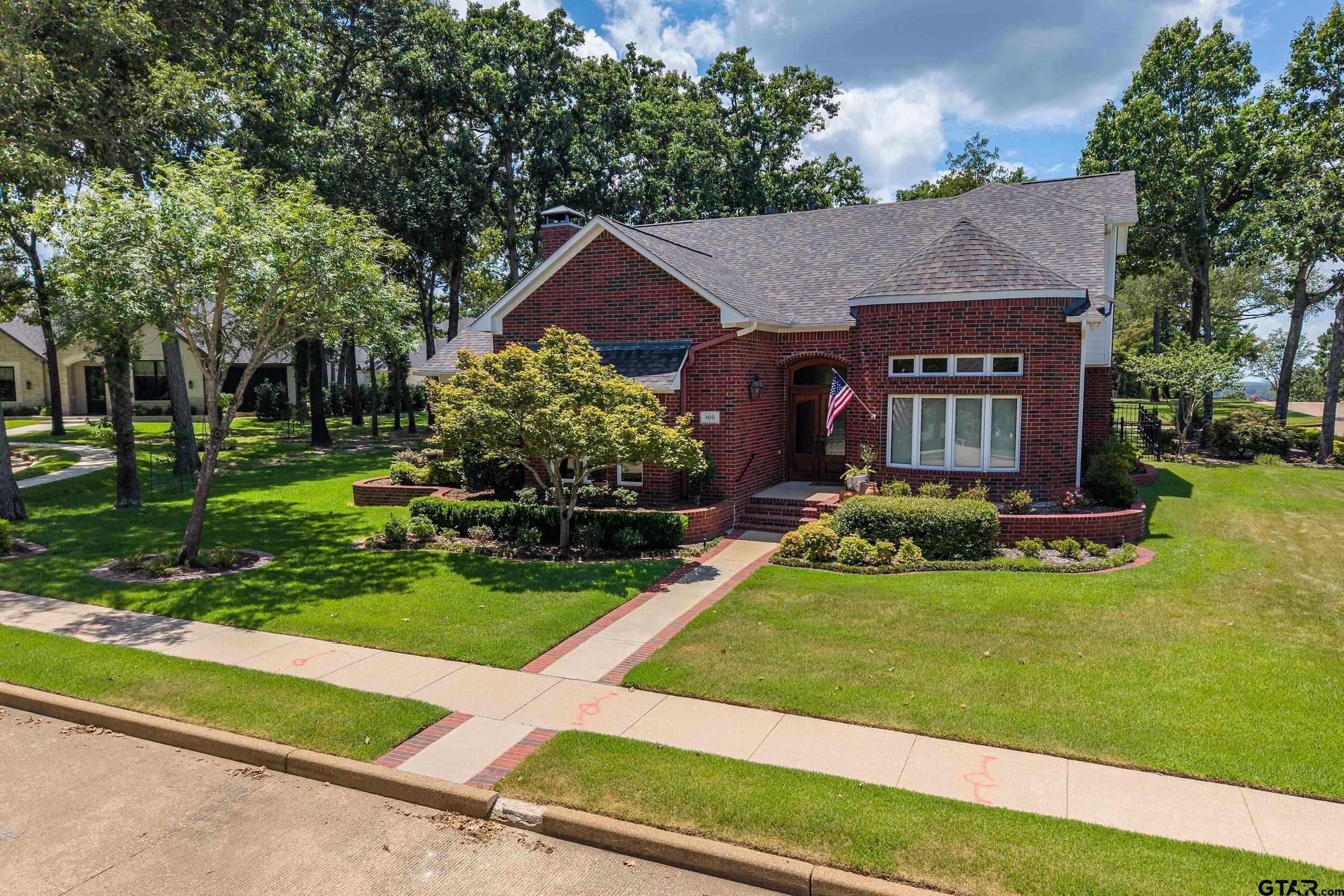 100 Red Oak — photo