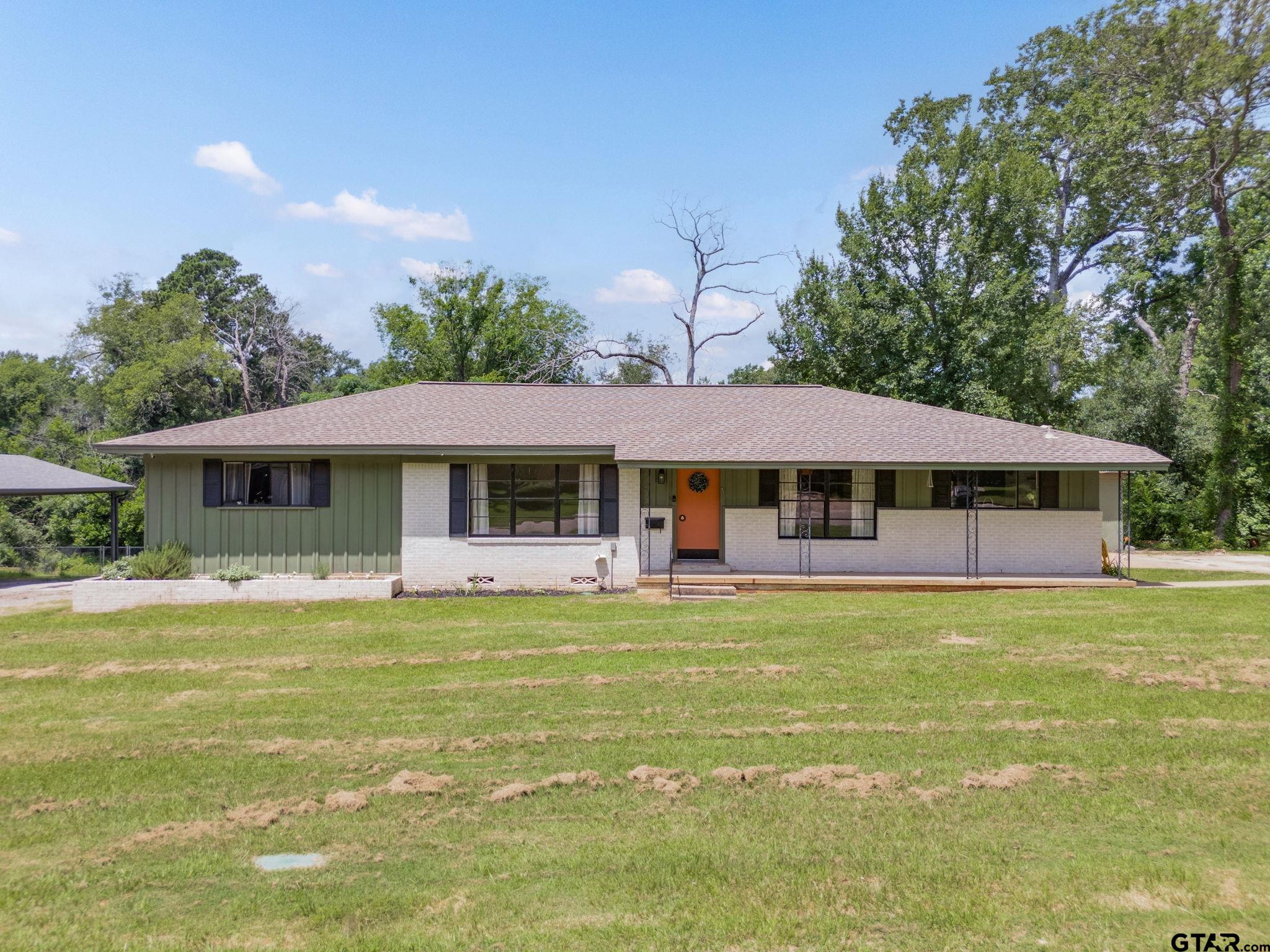 137 Gardner Dr — photo