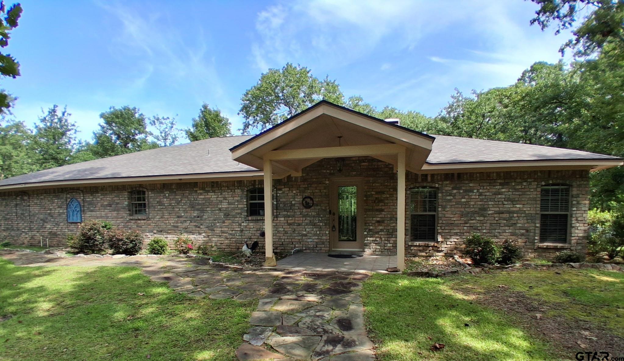 1325 Private Road 7905 — photo