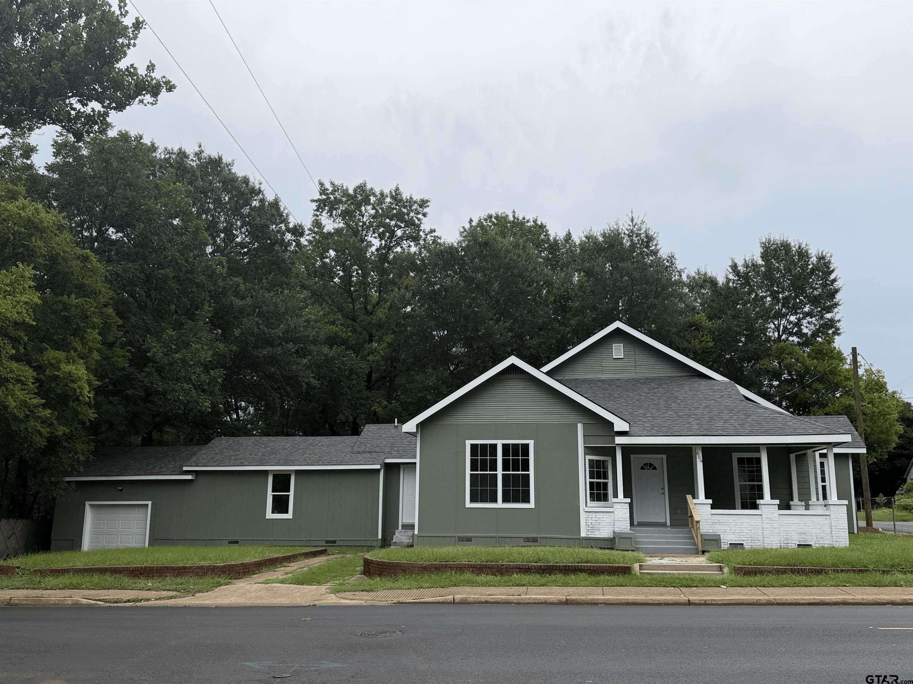 606 Sanford St. — photo