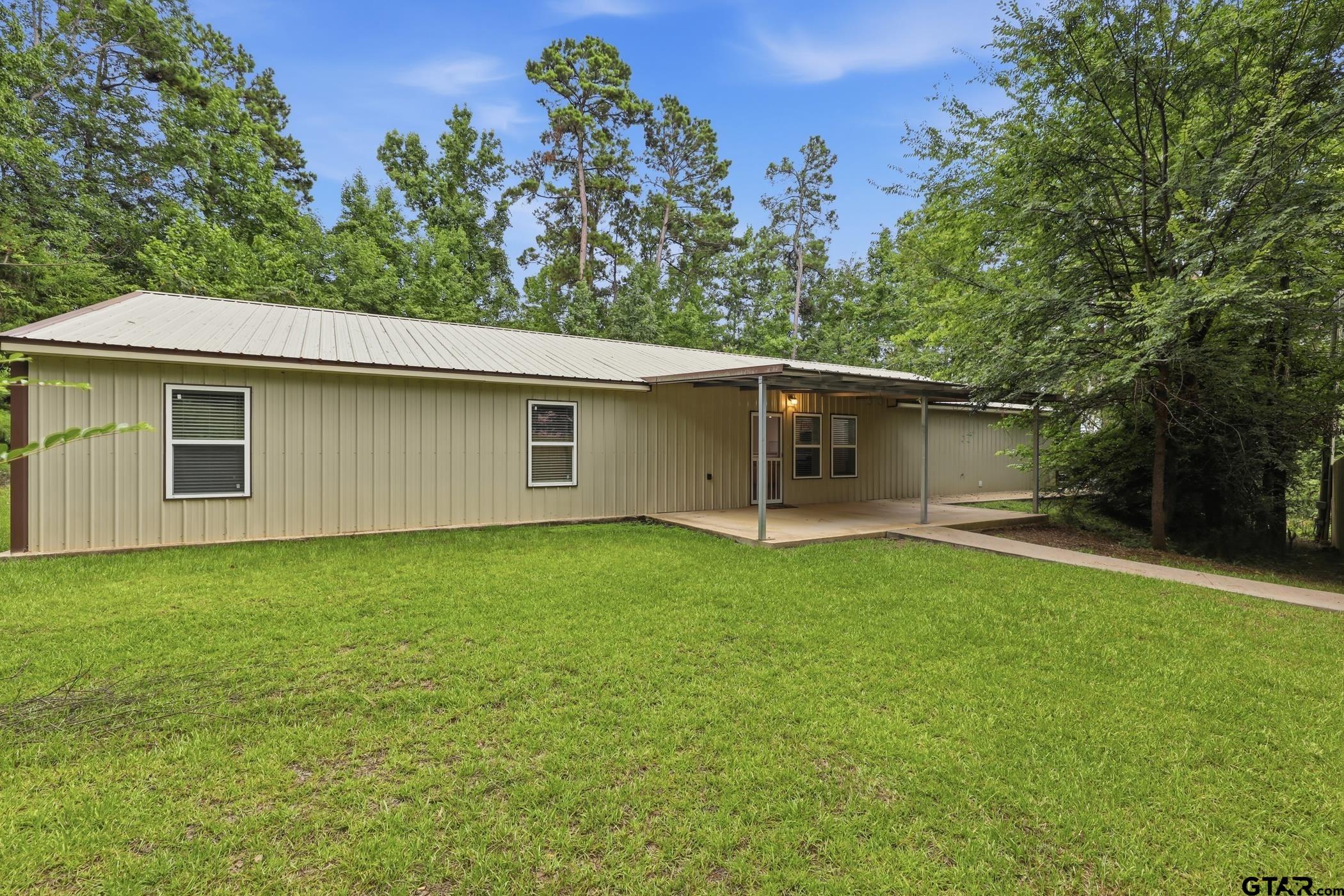 172 Park Dr — photo