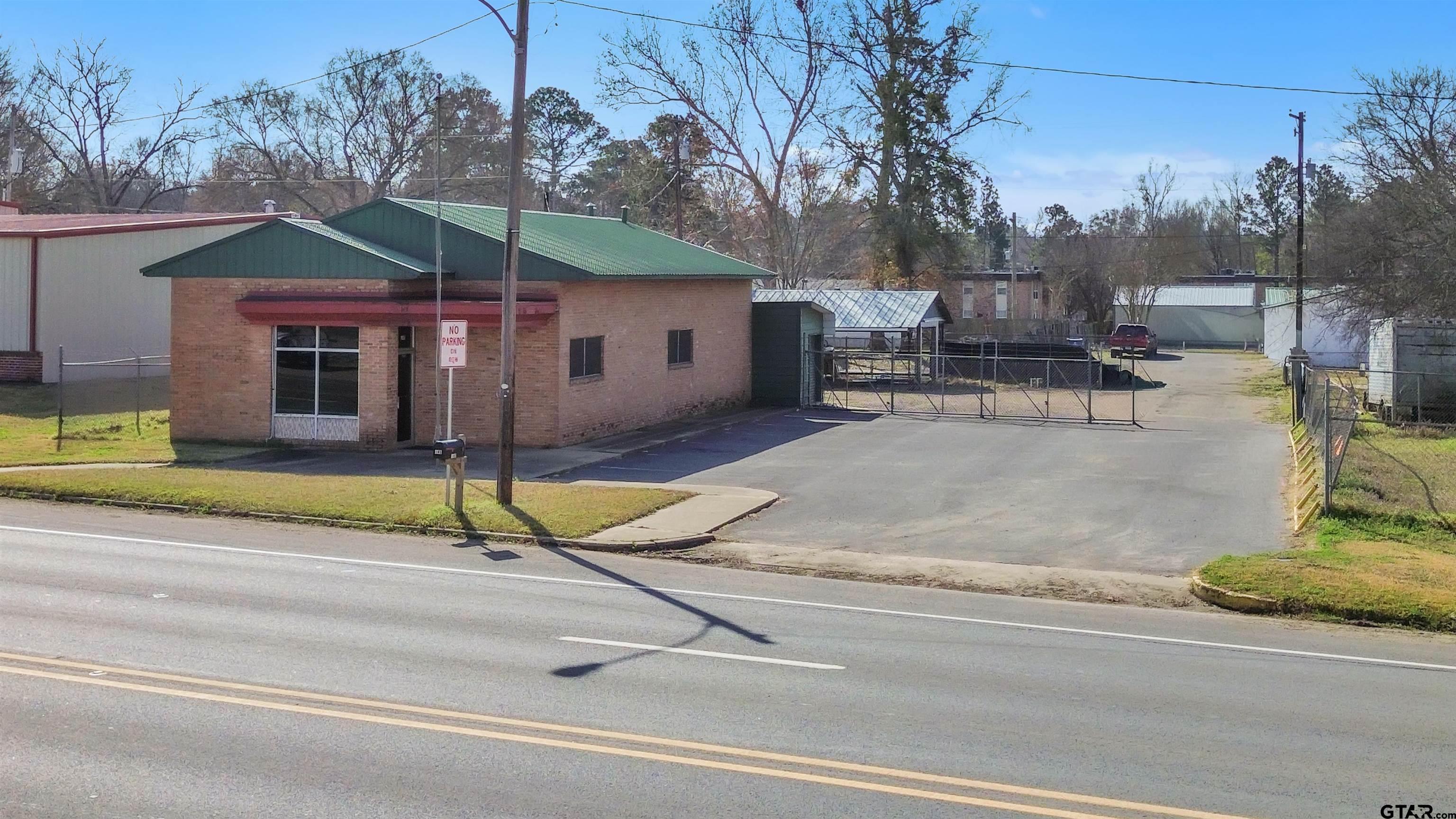 145 E Texas Avenue, Waskom, TX 75692 — photo 2