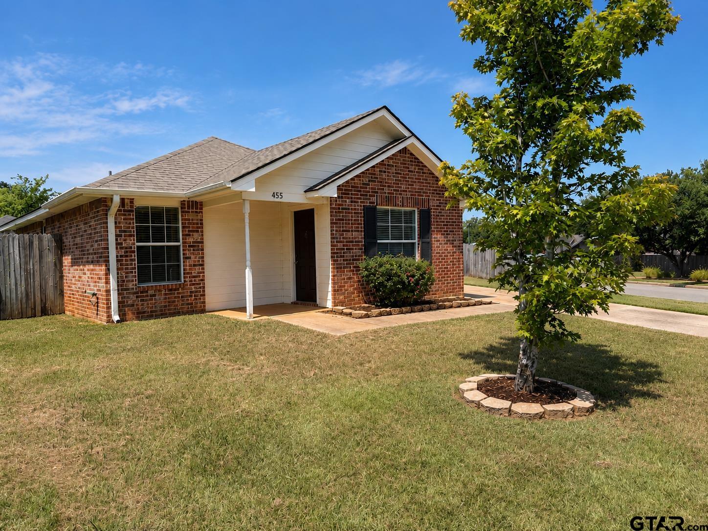 455 Redbud Circle — photo