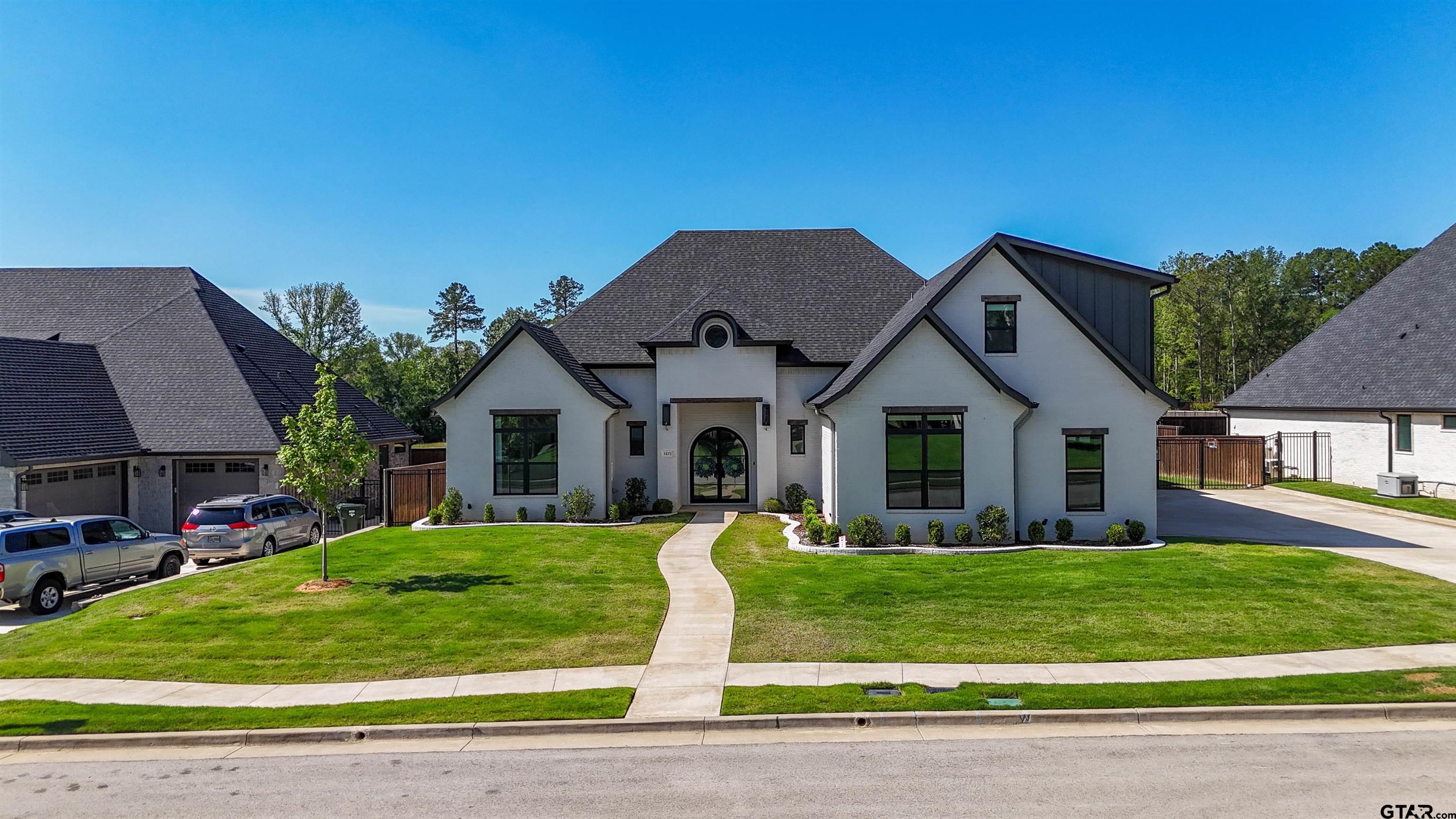1572 Maple Circle — photo