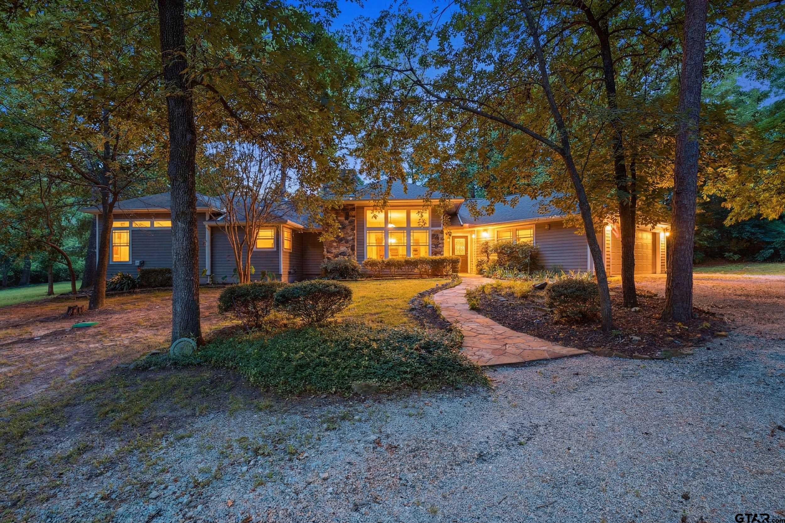 565 W Eldorado Dr. — photo