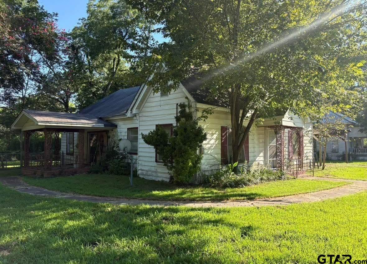 201 W Daingerfield St. — photo