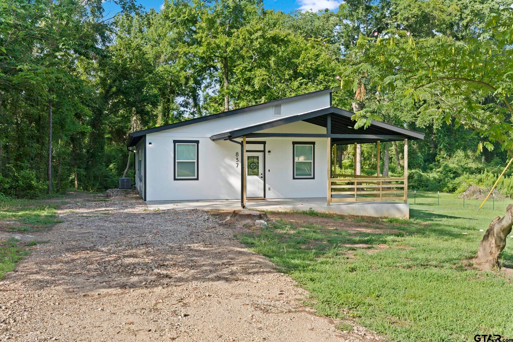 837 Red Bud Circle — photo