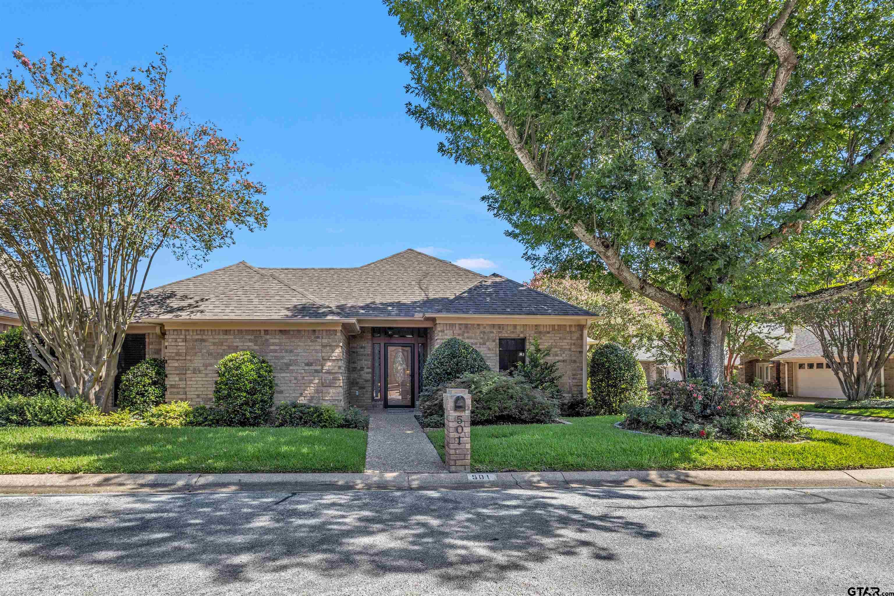 501 Hyde Park — photo