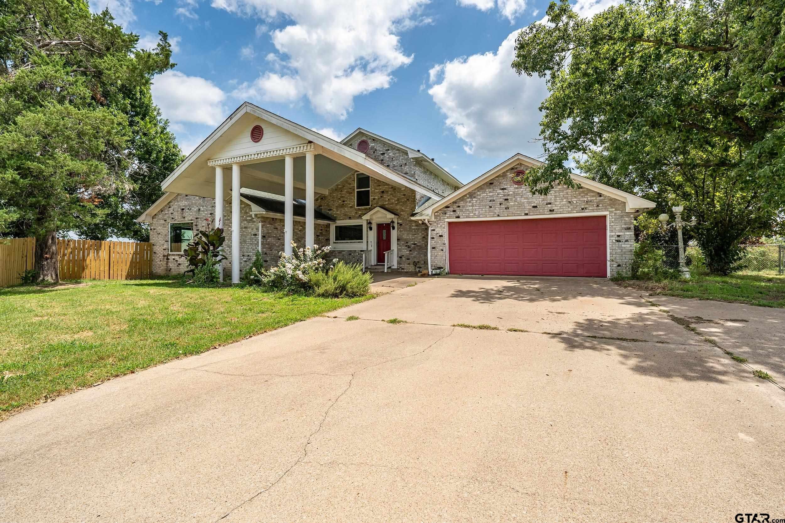 820 Bizzell Rd — photo
