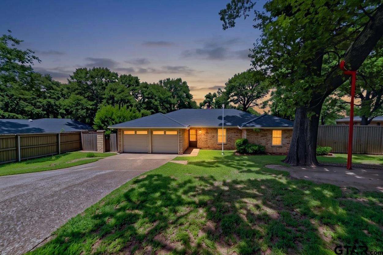 3908 Wakefield Dr — photo