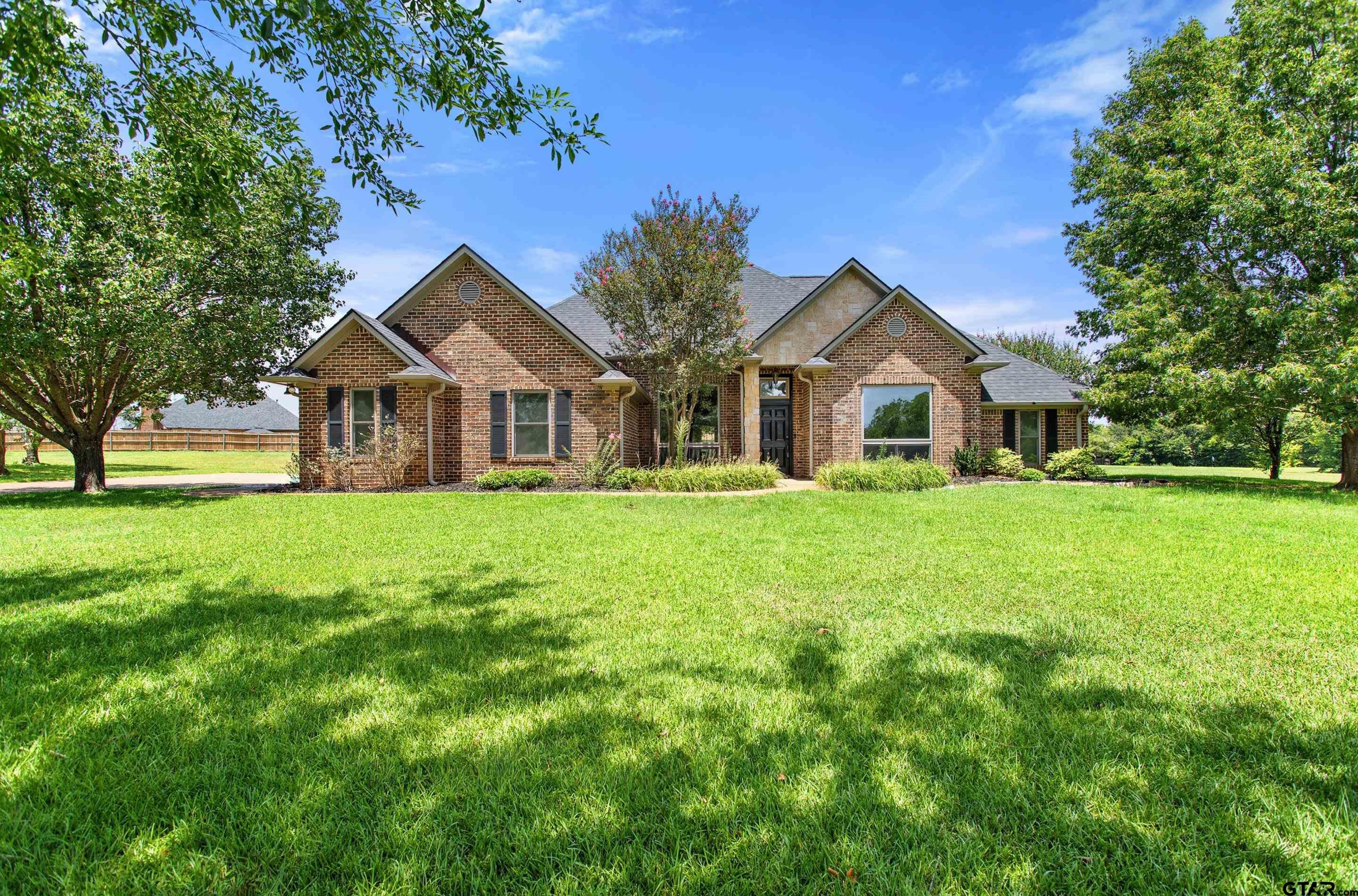 301 Hines Crossing — photo