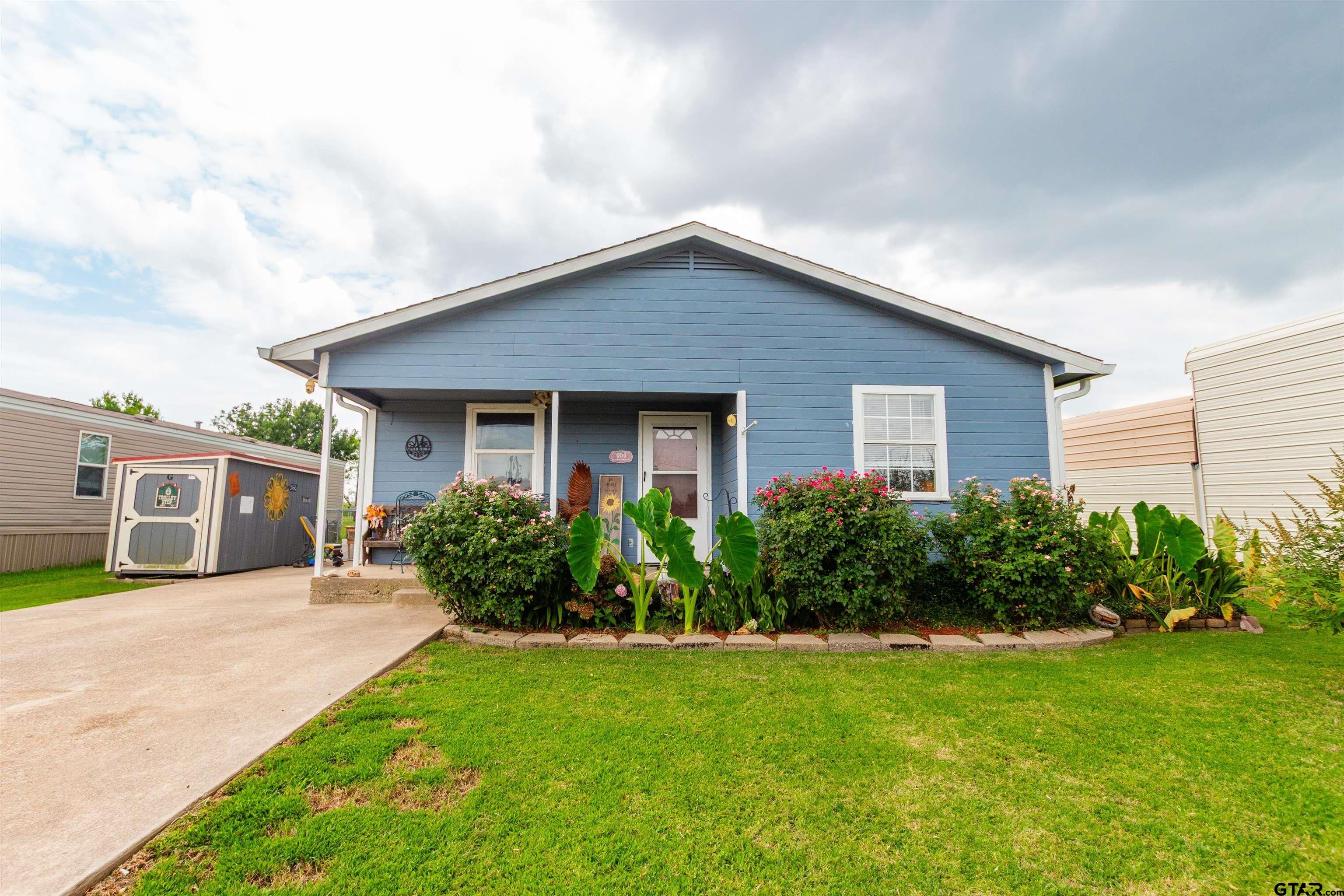 404 Holiday Village Dr — photo
