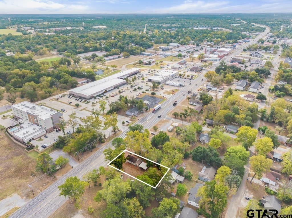 510 N Main Street (Hwy 69) — photo