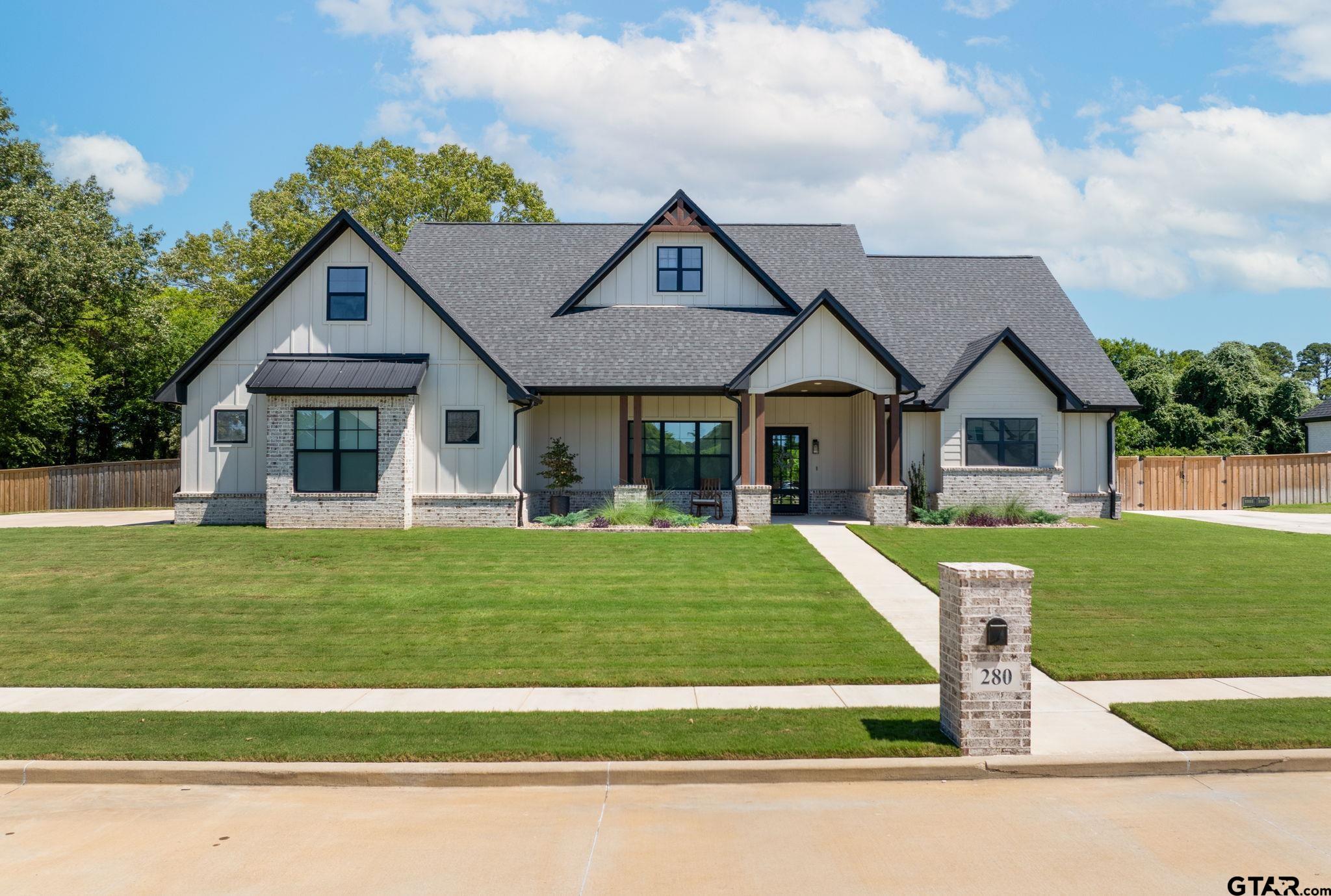 280 White-N-Gail — photo