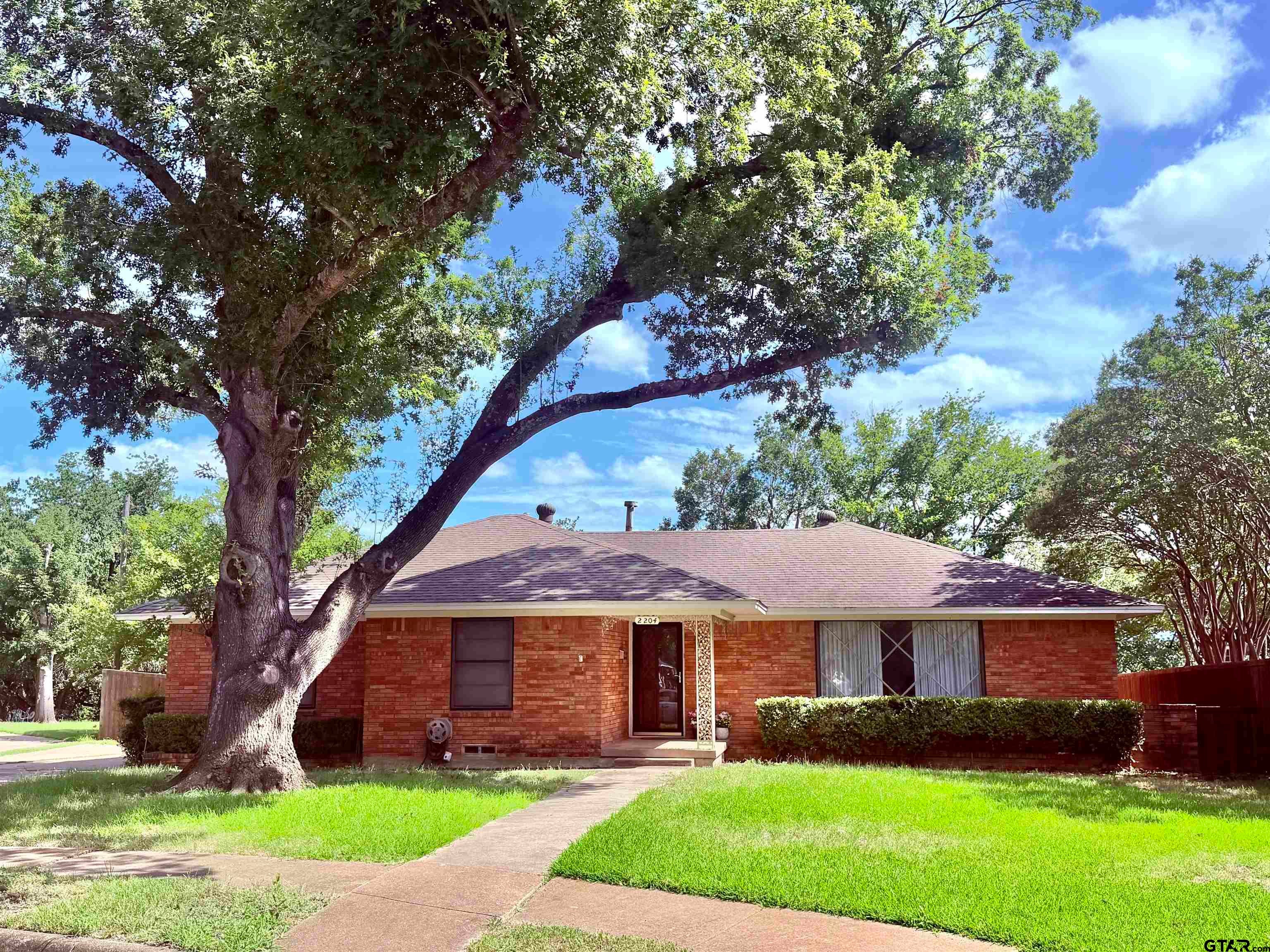 2204 Newgate Dr — photo