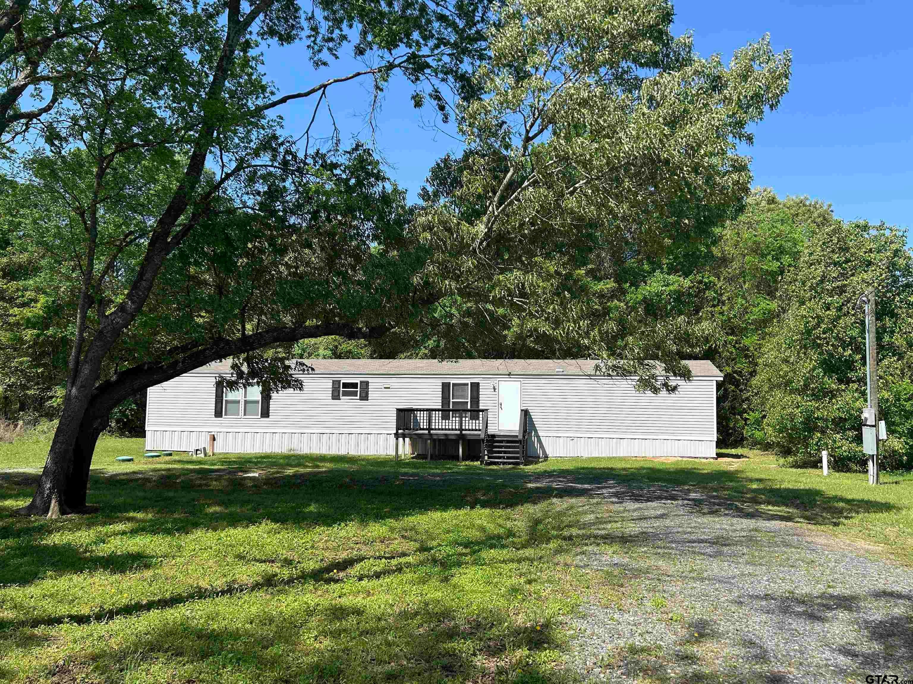 1143 Caroline — photo