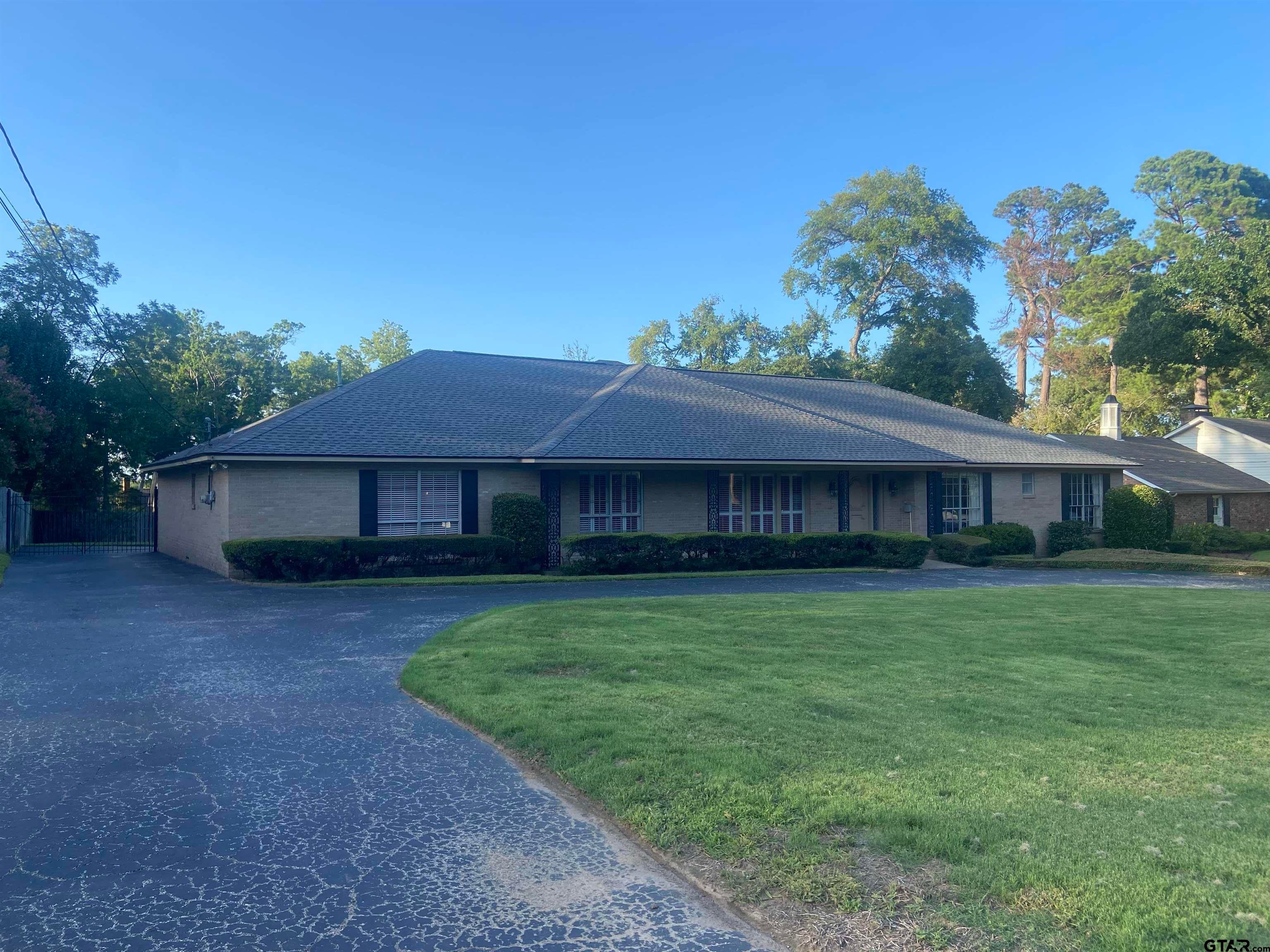 2110 Mcdonald Rd — photo