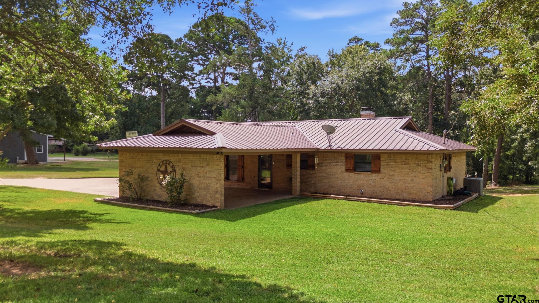 813 El Camino Dr — photo