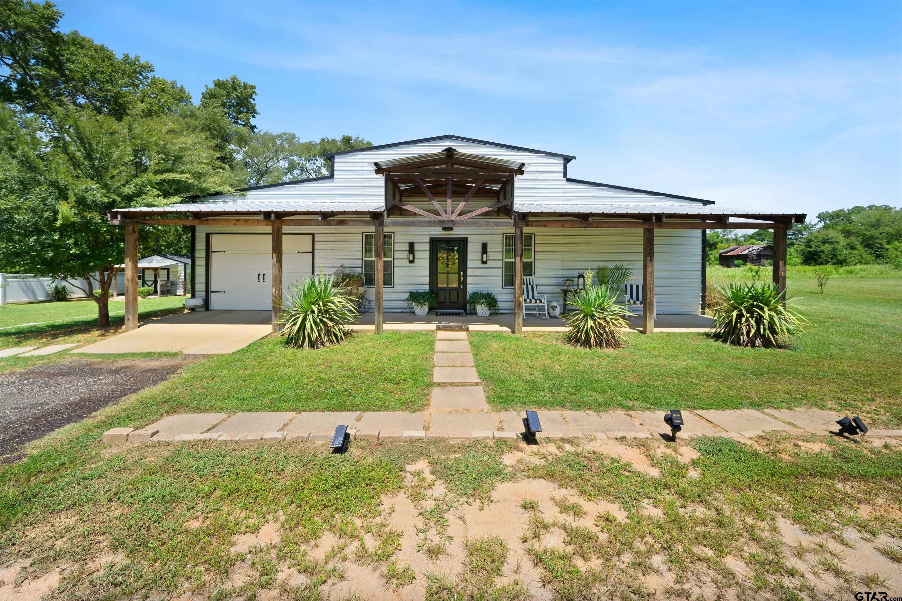 4004 FM 16 W — photo