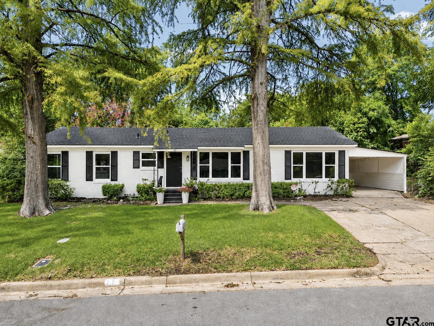811 S Blackwell — photo