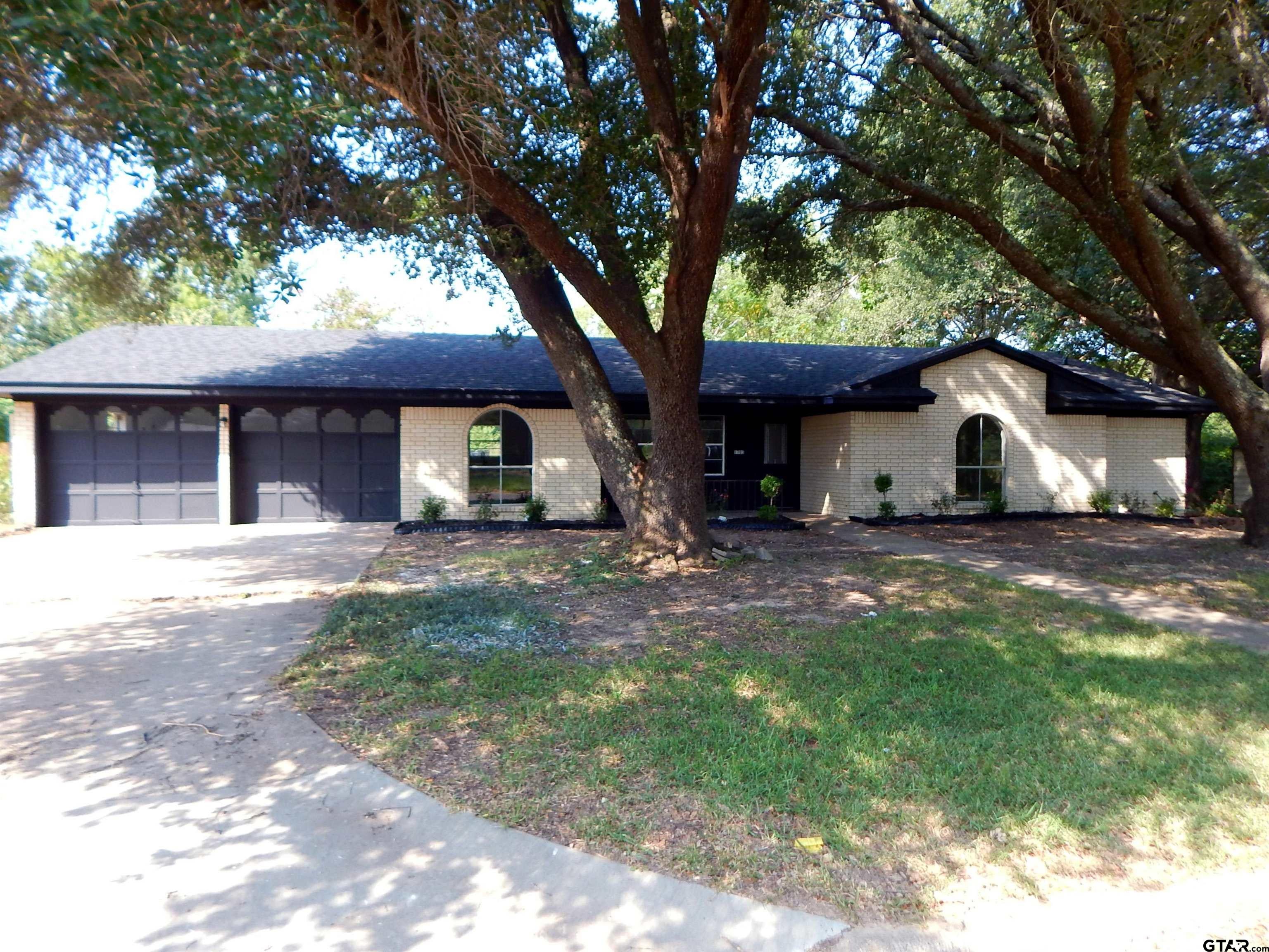 1703 Briarwood St — photo