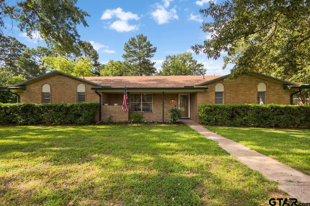 1009 Caprice Dr. — photo