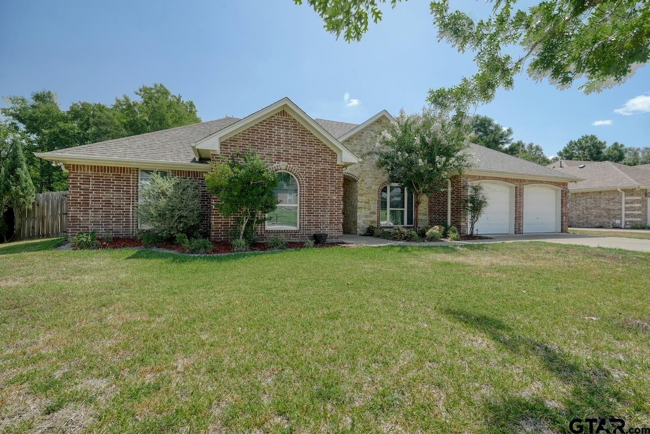 209 Heritage Ct — photo