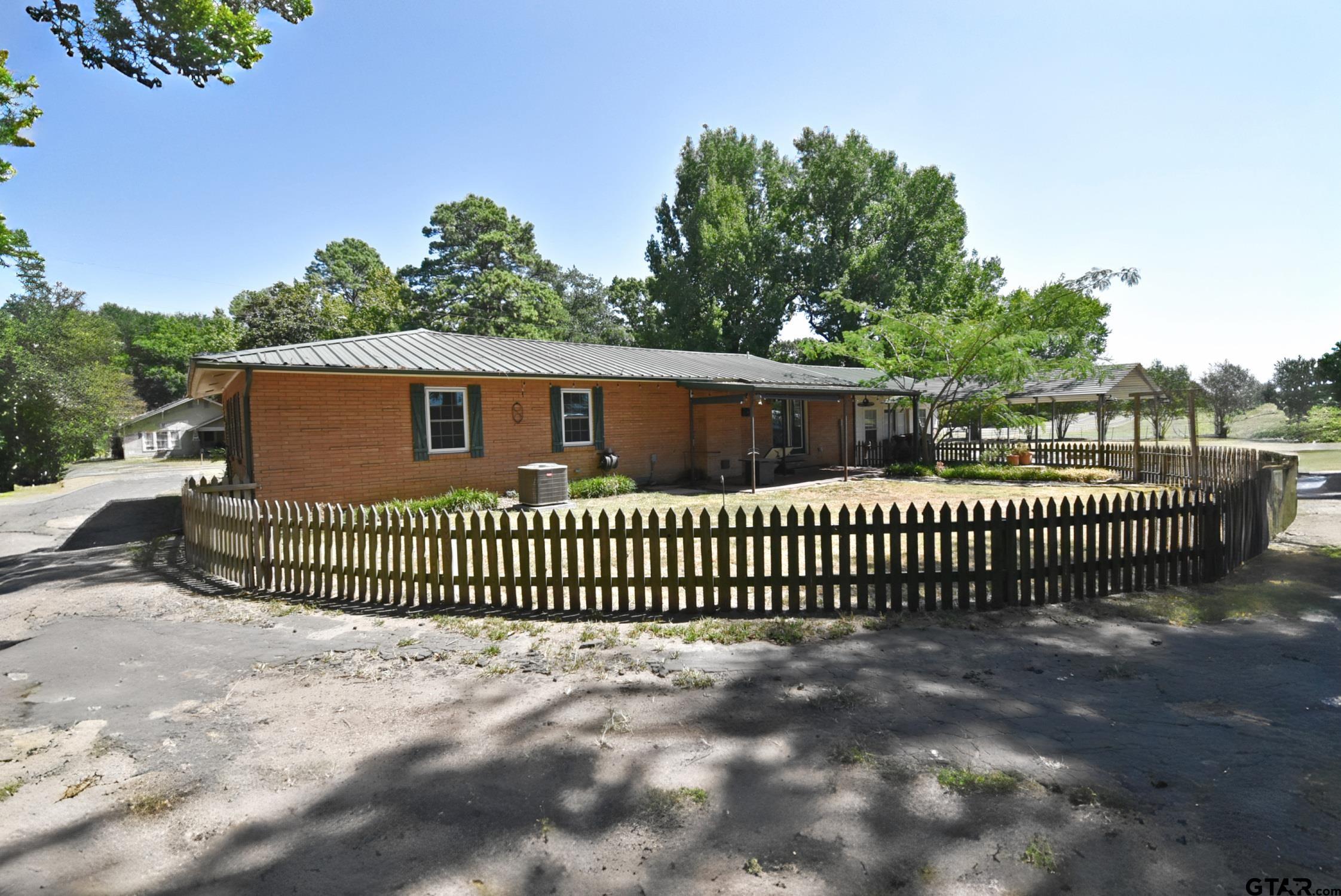 111 E Oak Street, Yantis, TX 75497 — photo 2