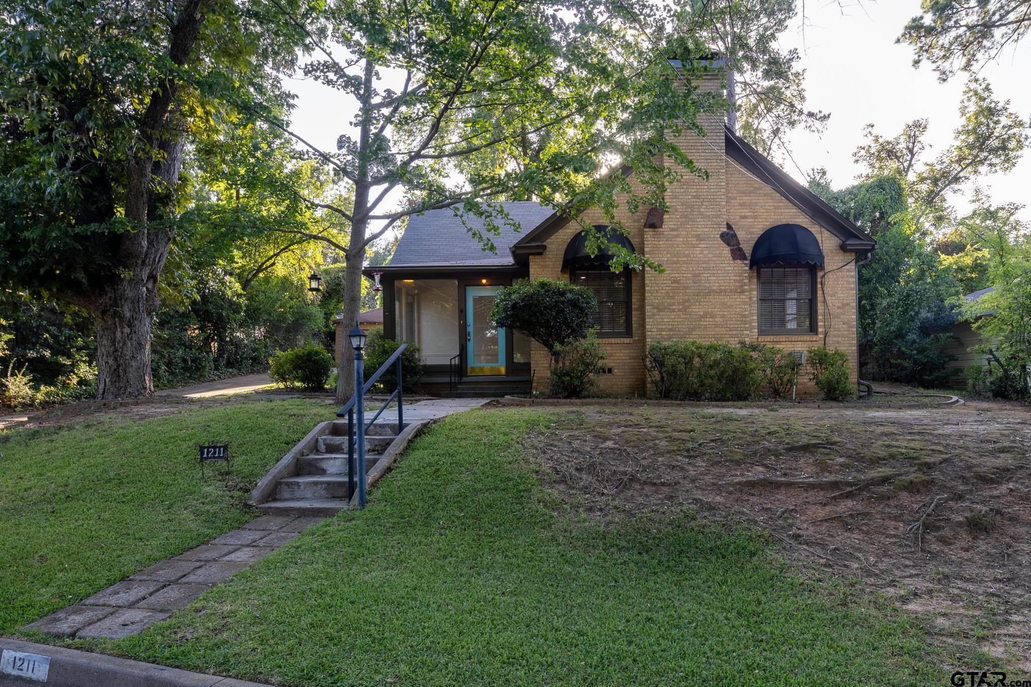 1211 S Sneed — photo