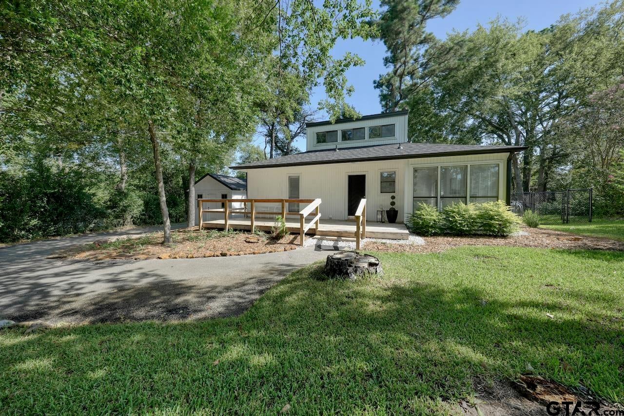 239 Fairlawn Dr — photo