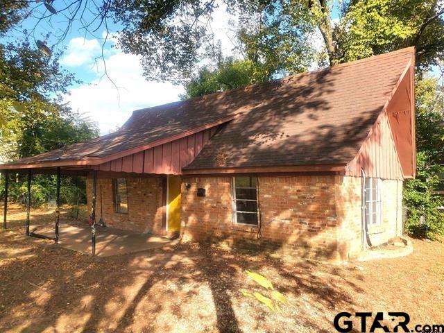 1011 W 2nd — photo