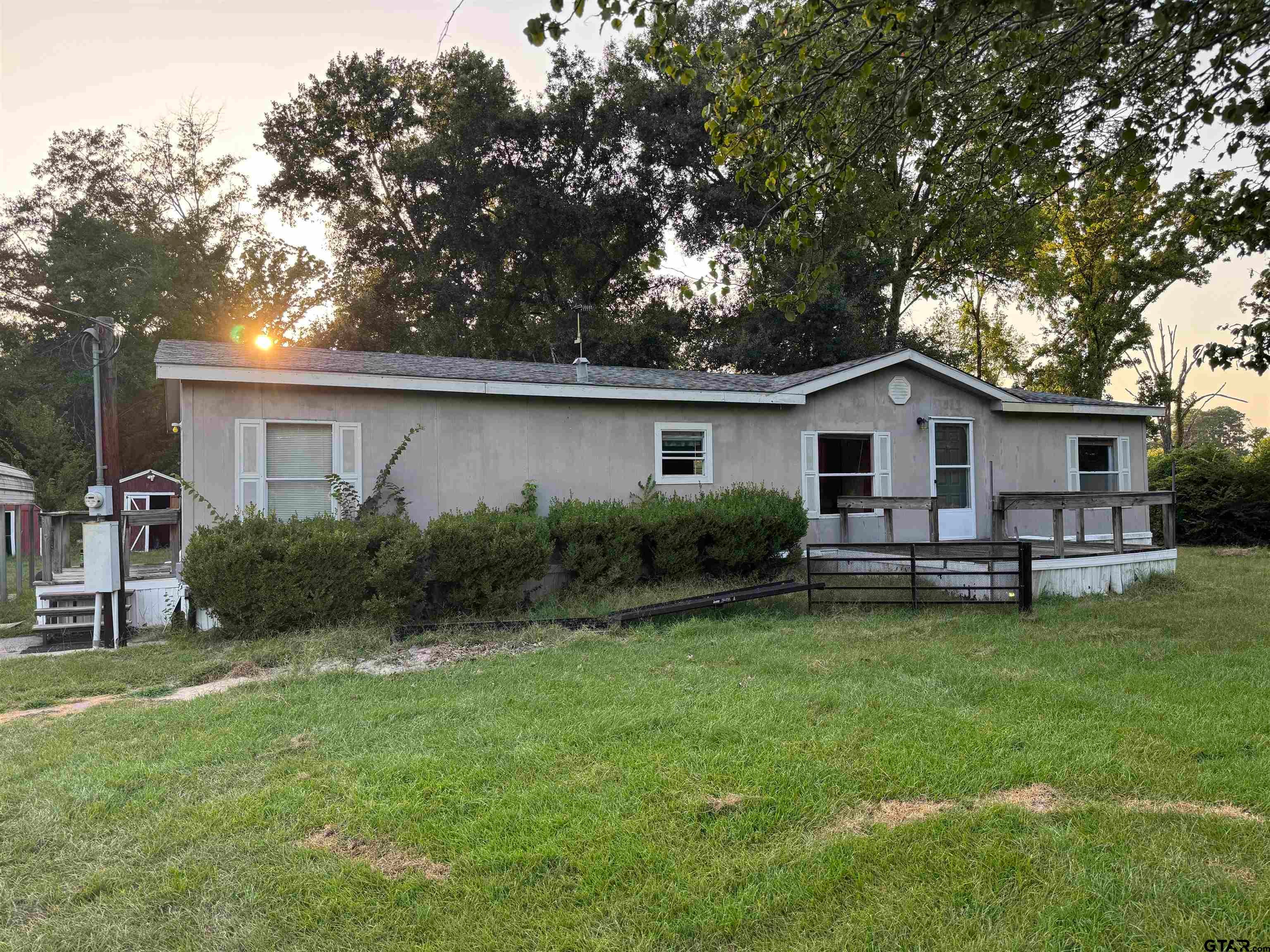 2425 Thompson Lane — photo