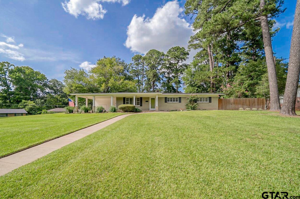 1003 Gardenia Lane — photo