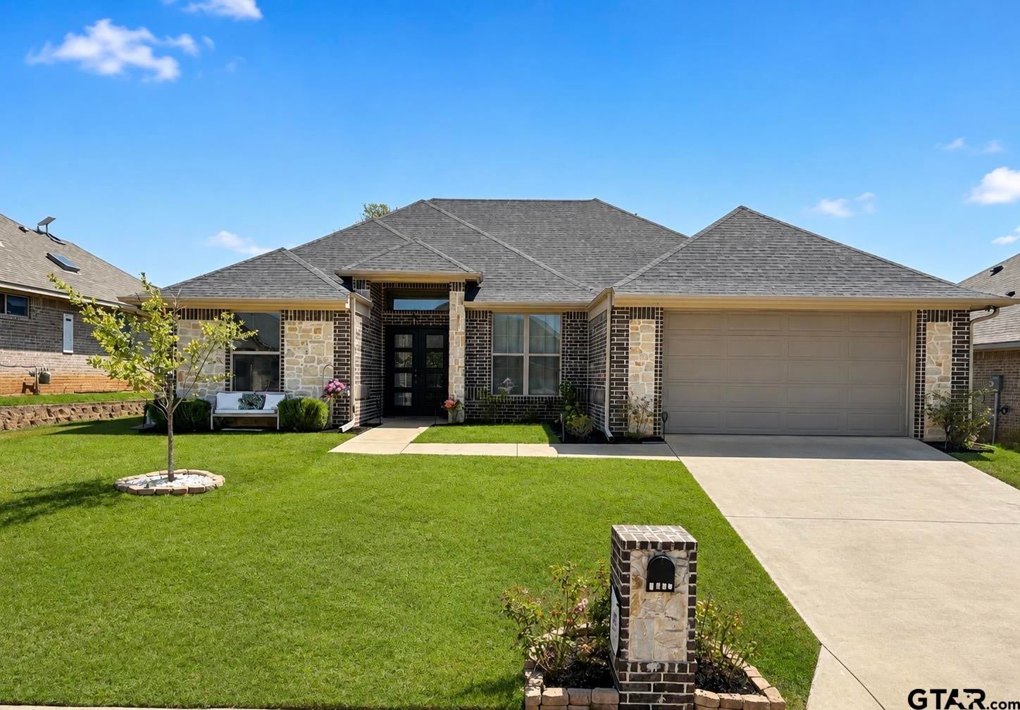 2213 Rana Park — photo