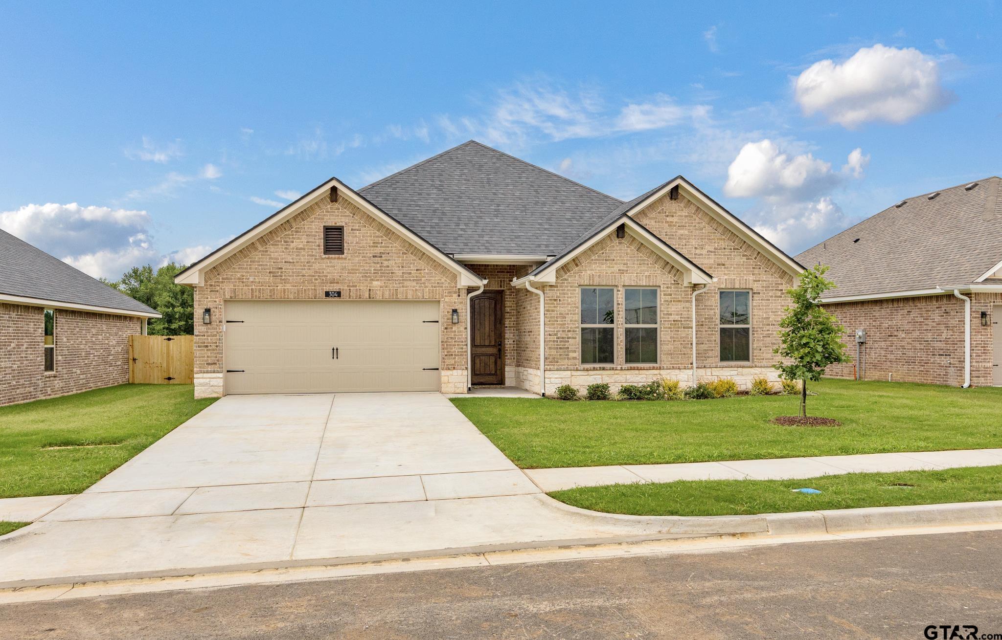 304 Driftwood Way — photo