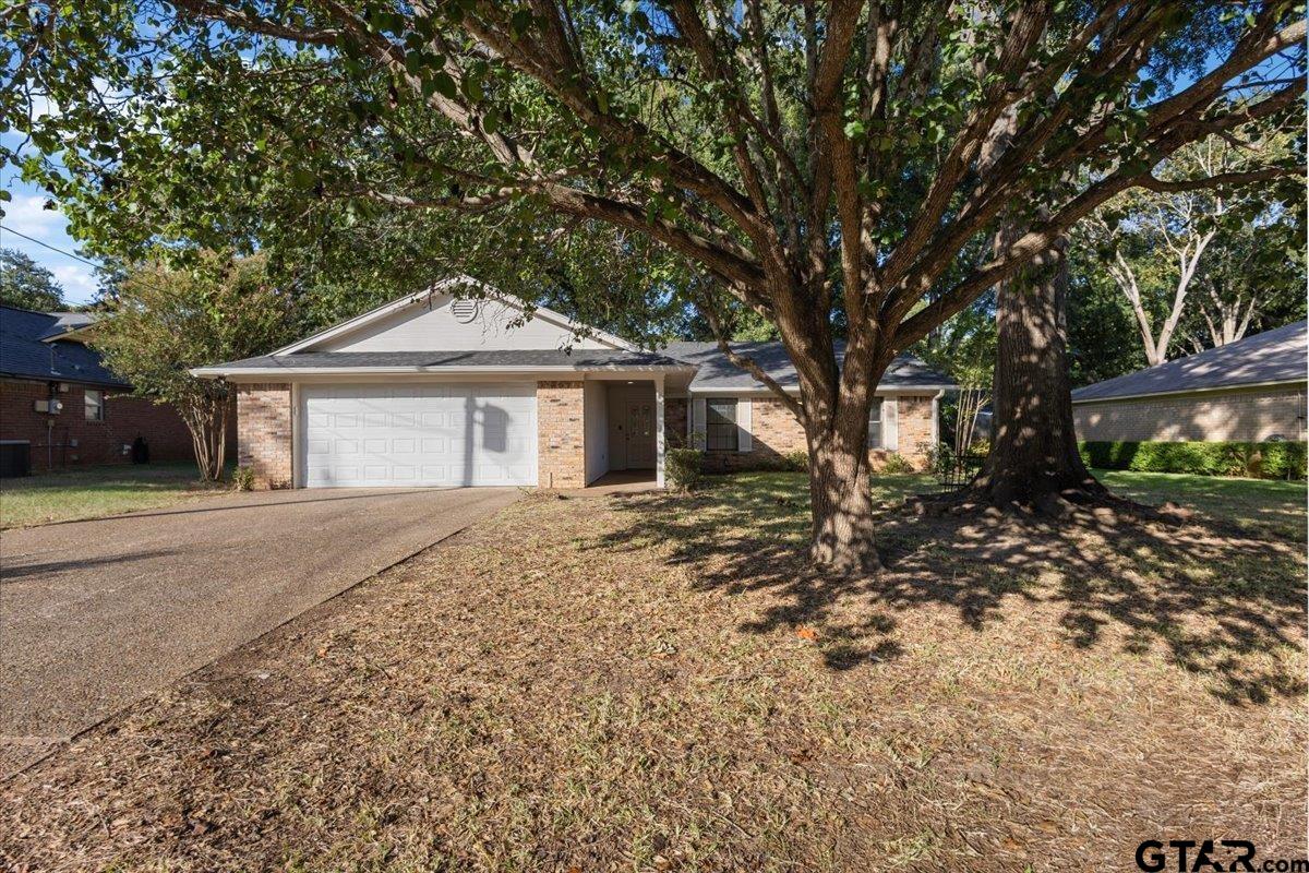 907 Peggy Drive — photo