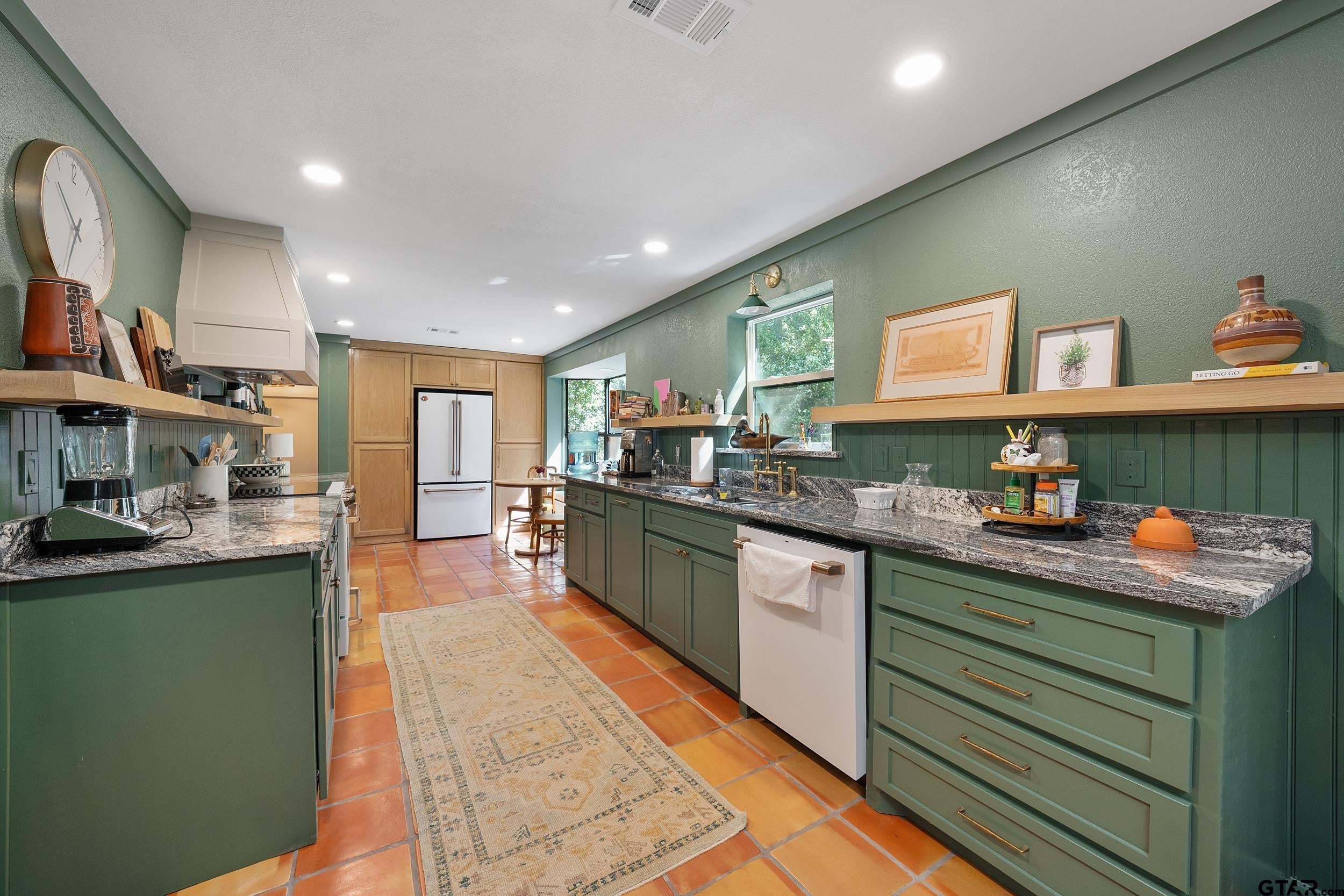 20616 E Grove Club Lake Rd — photo