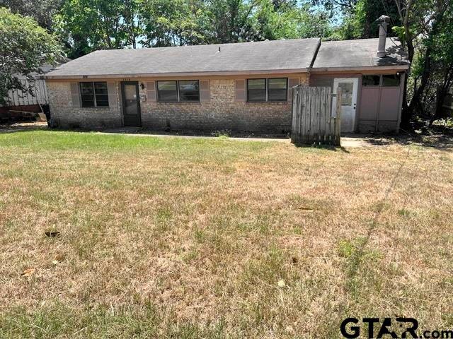 3318 Lee St — photo