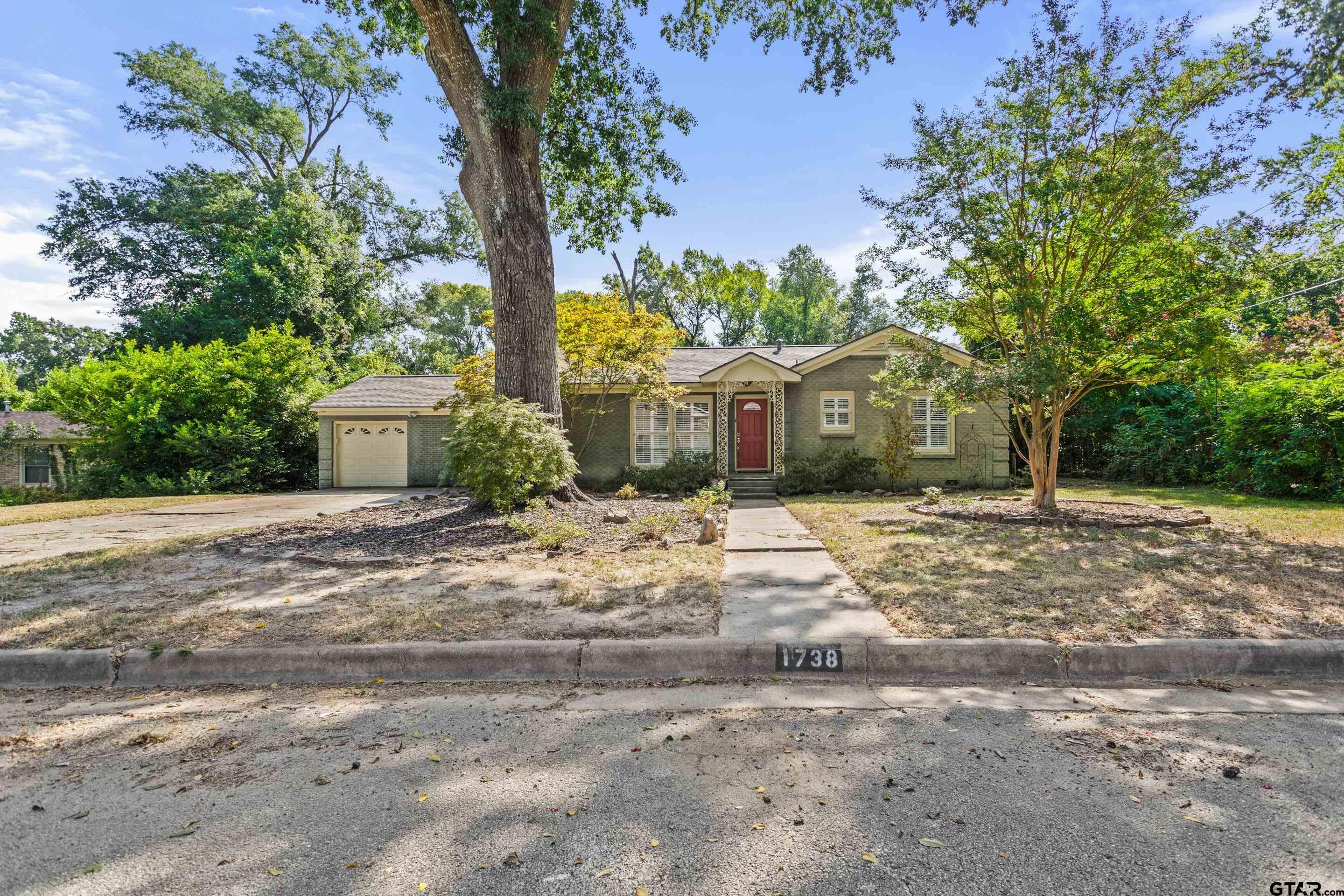 1738 Sampson Drive — photo