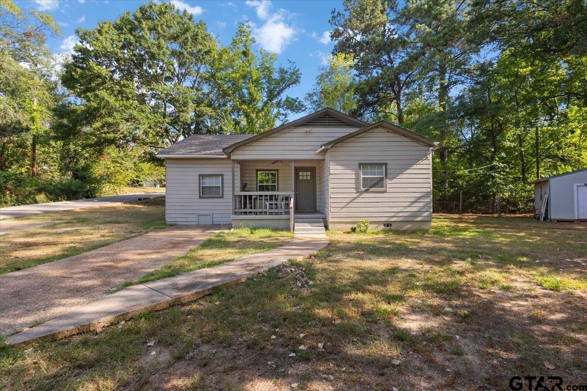 402 E Barrett, Tyler, TX 75702 — photo 2
