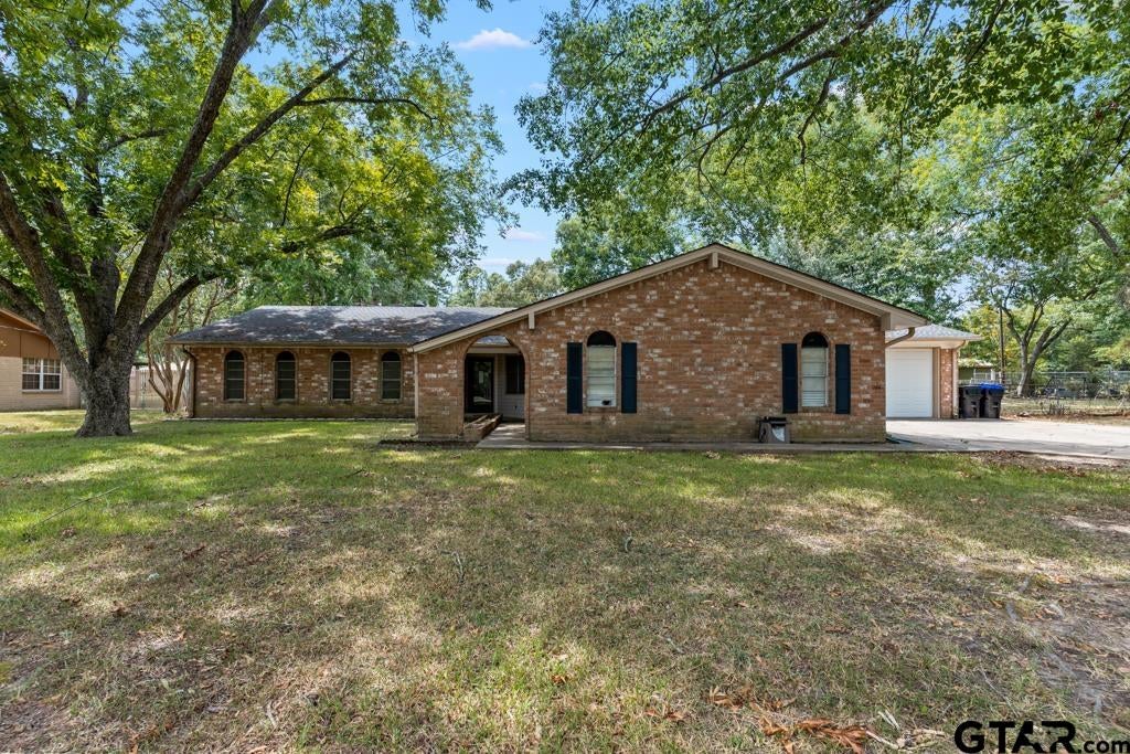 2975 Lynn Drive — photo